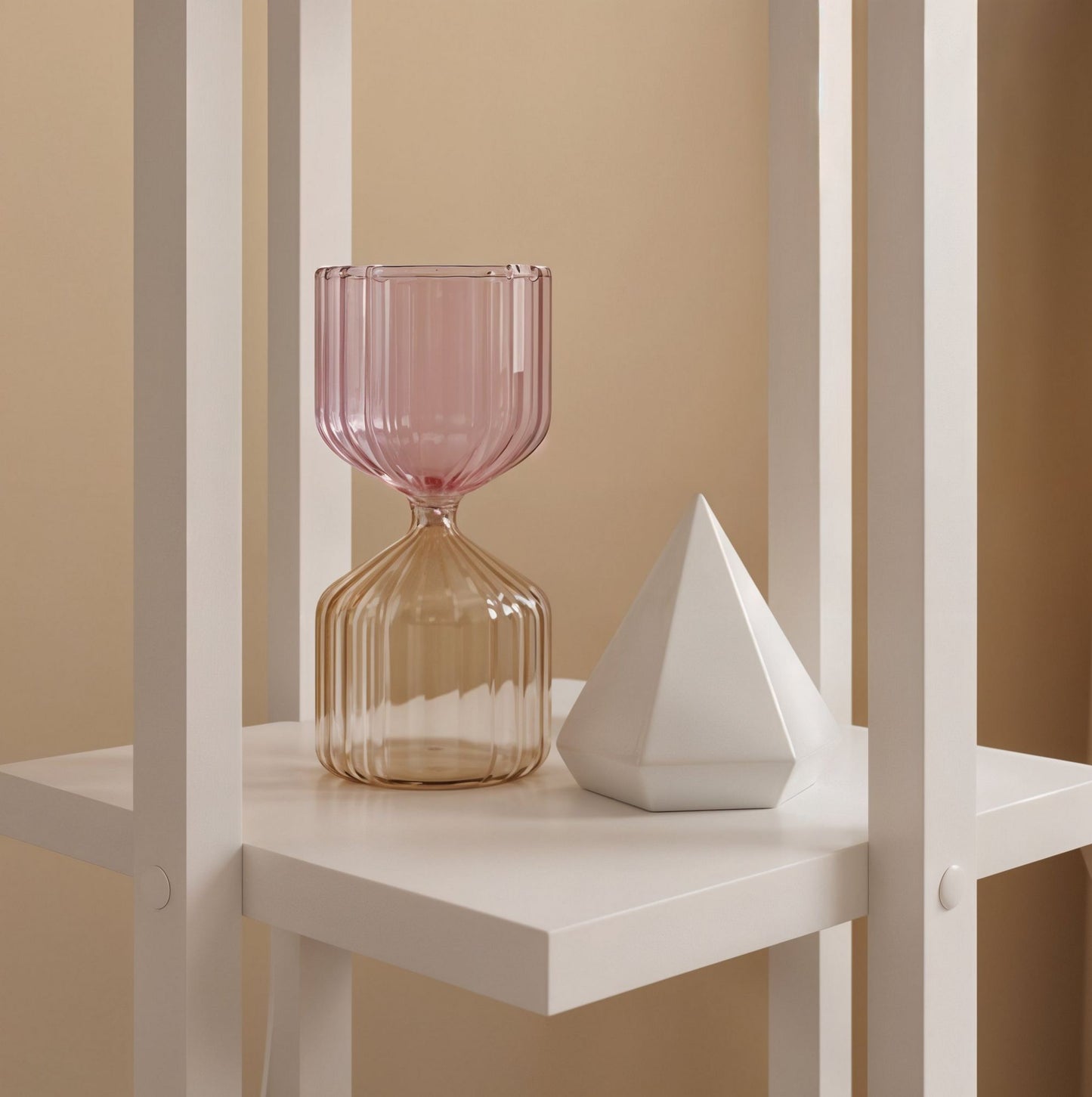 Podna lampa polica NORA bijela , ivreica, MDF, platno, visina 135 cm, promjer sjenila 21 cm, visina 36 cm, E27 45-60 W, Nora SMK