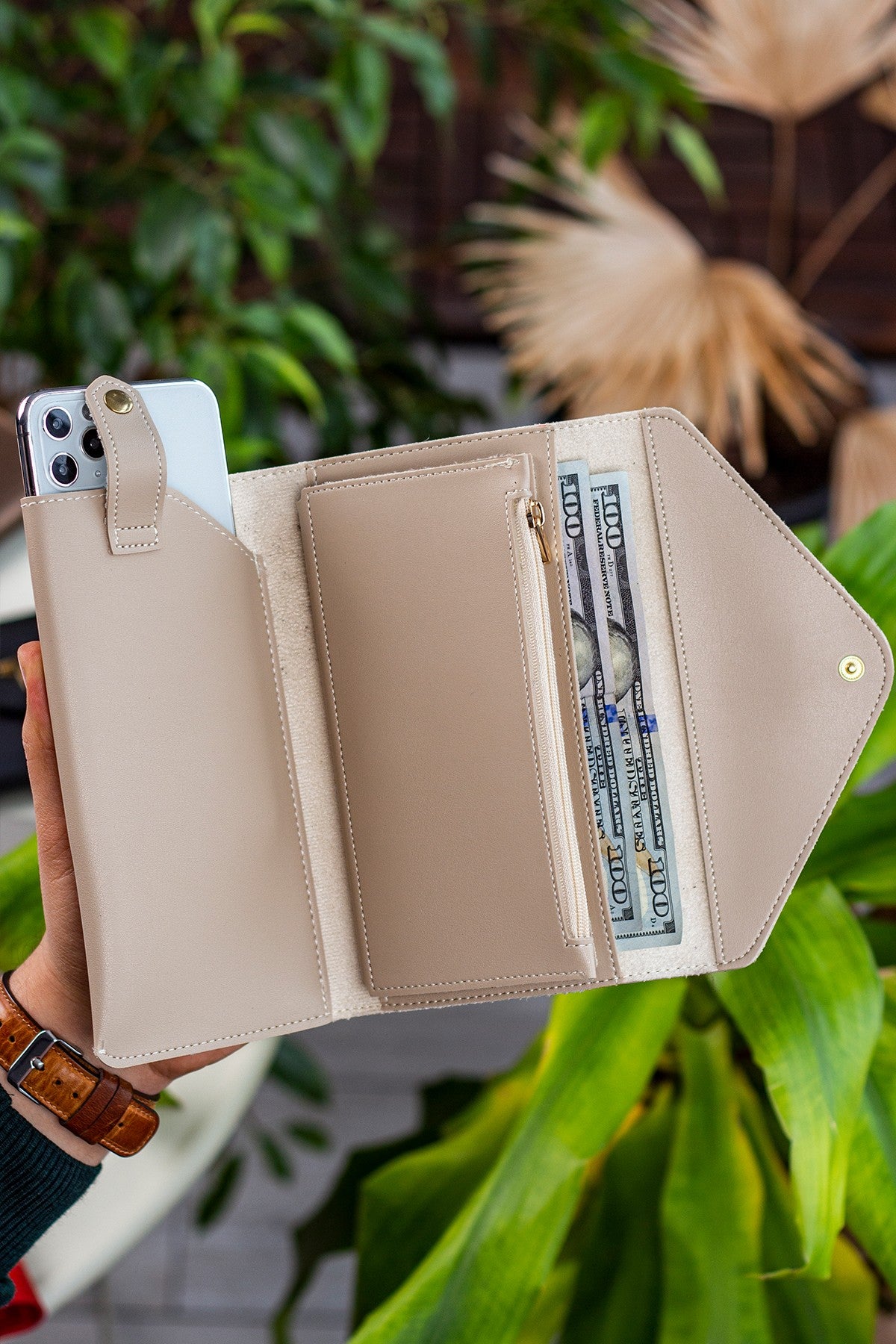 9b0362b068240f3255f7fe773e7b2123