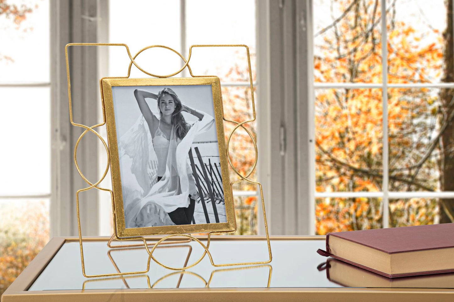 Metalni okvir glam u cm 24x15x28 (veličina fotografije 15x20)