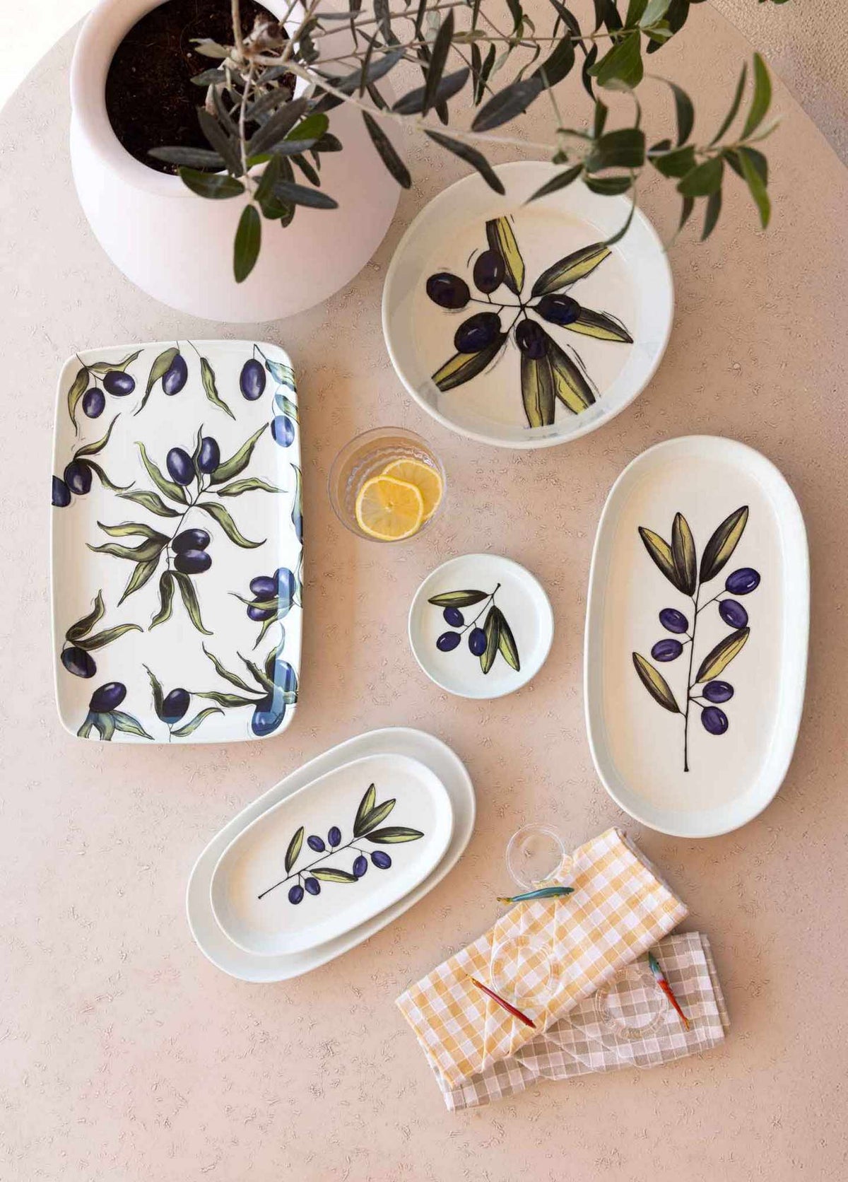 Set tanjura za posluživanje (2 komada)