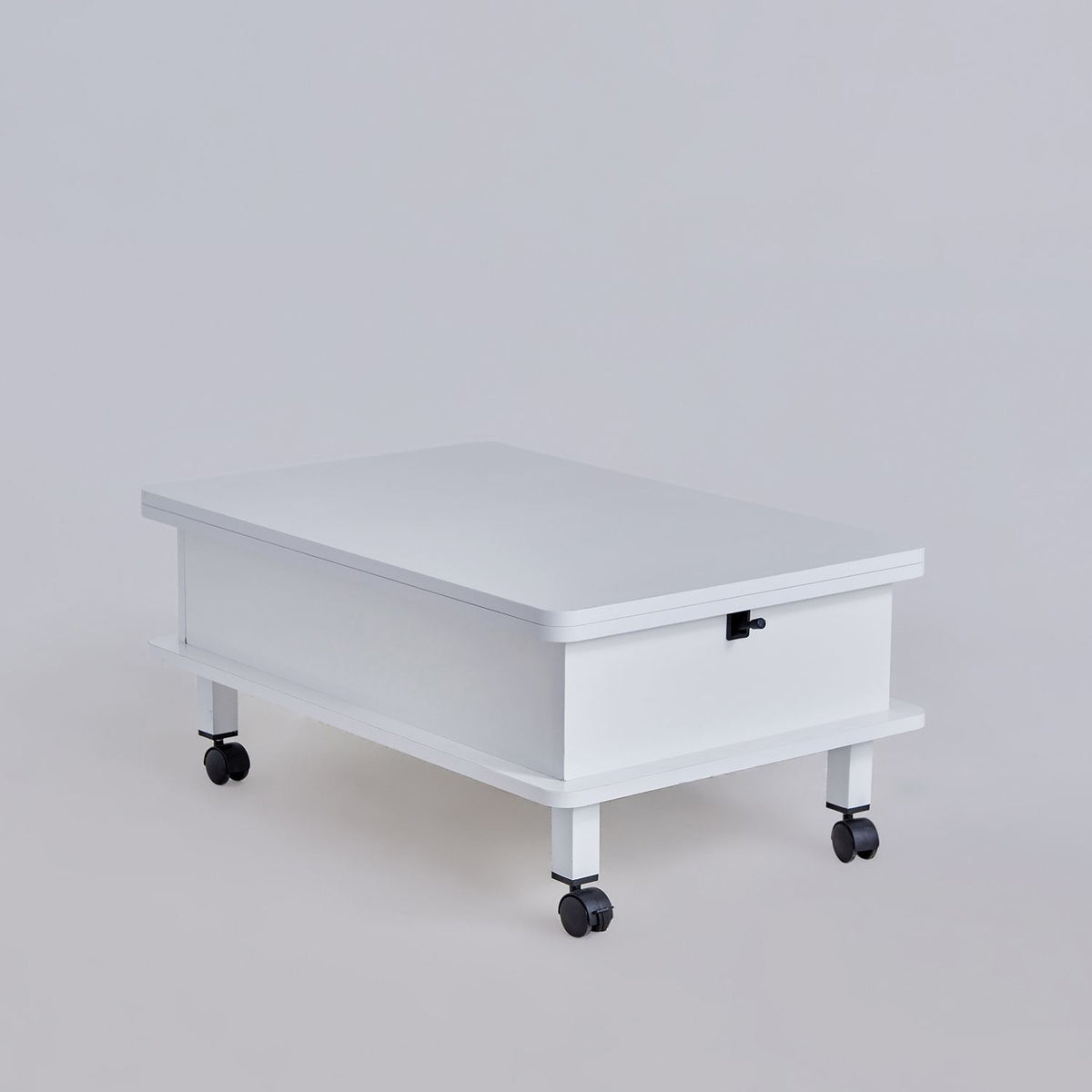 Klub stol 401, Bijela