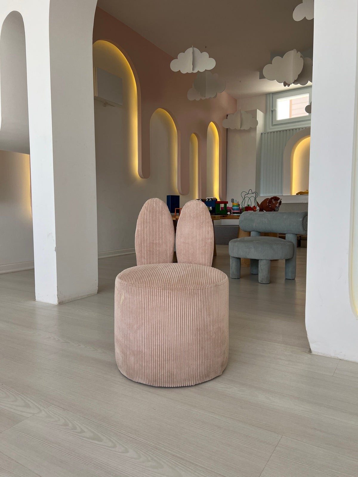 Fotelja Bunny – ružičasta