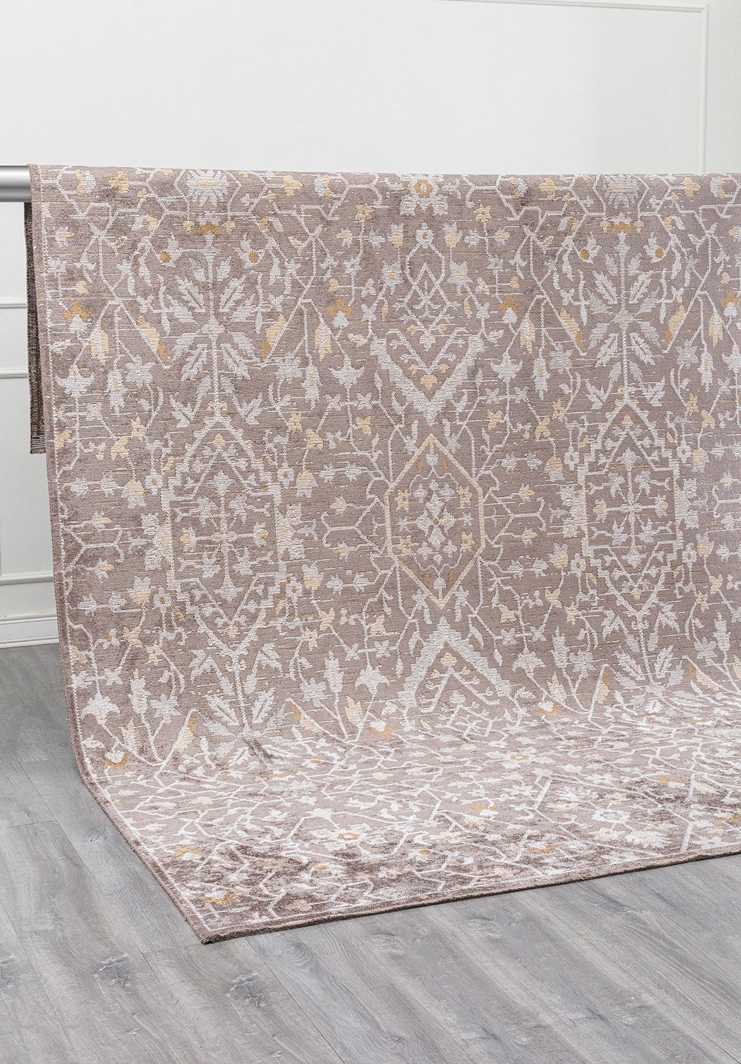 0090ee738682438f17605dfa1eb5e24e