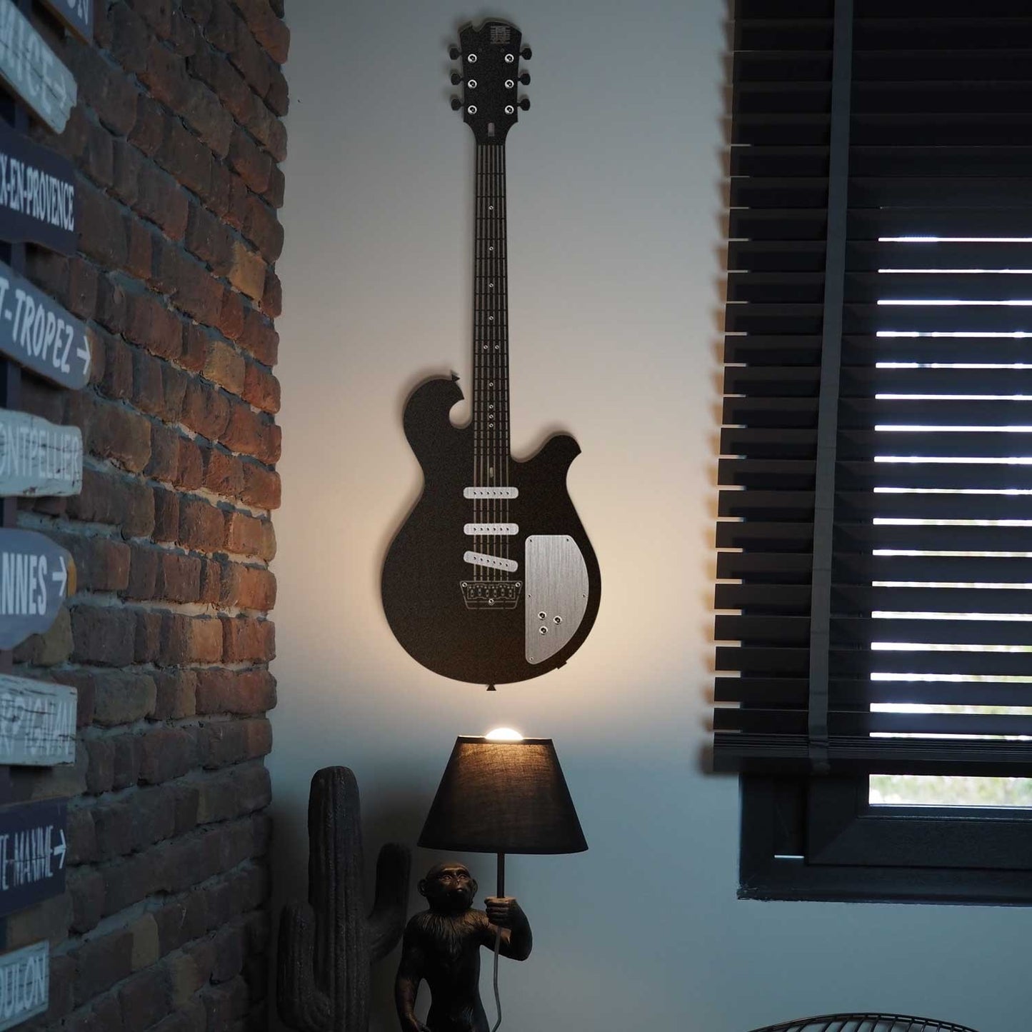Metalna zidna dekoracija Electric Guitar - APT220LS