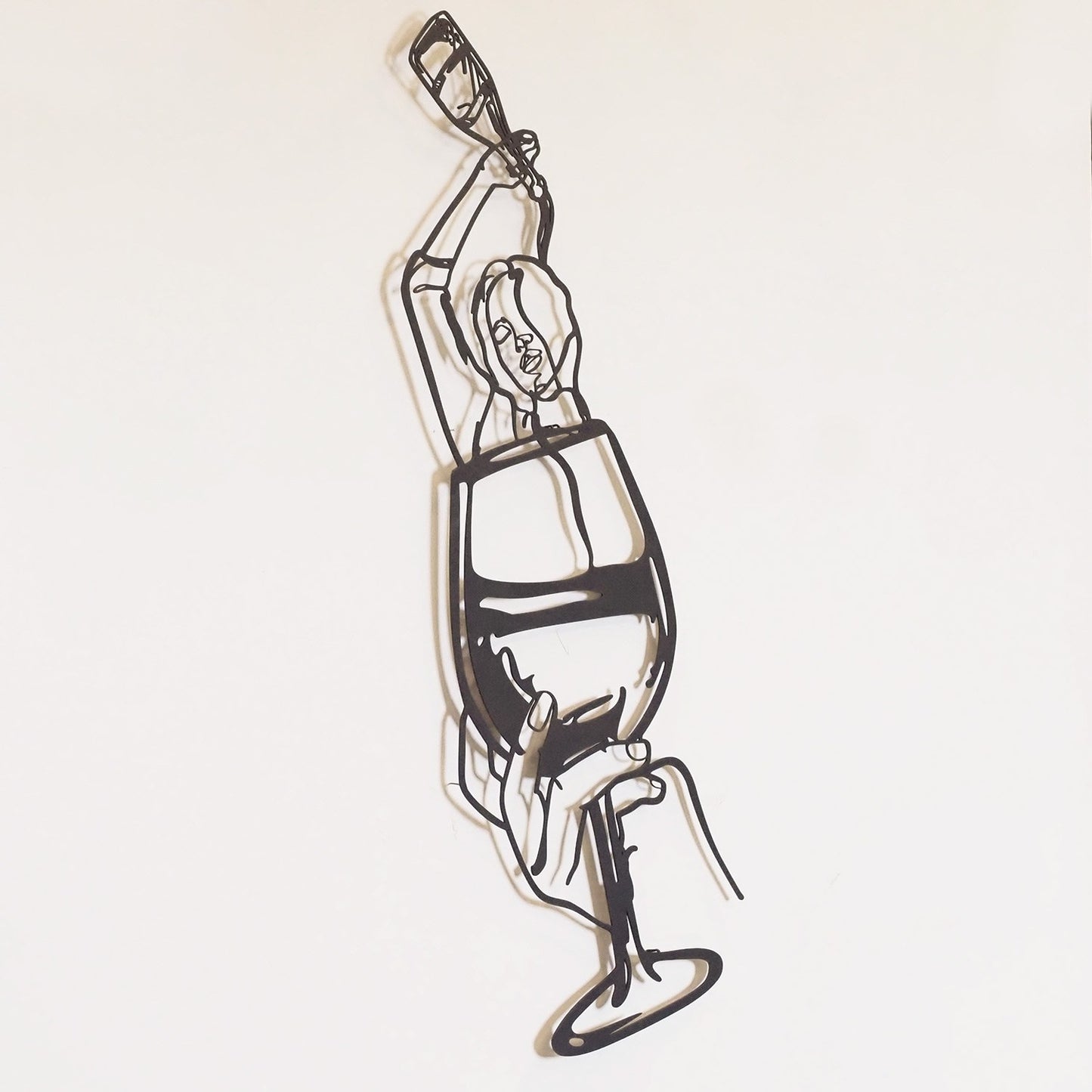 Metalna zidna dekoracija Glass of Wine Girl Line Art- APT749 M