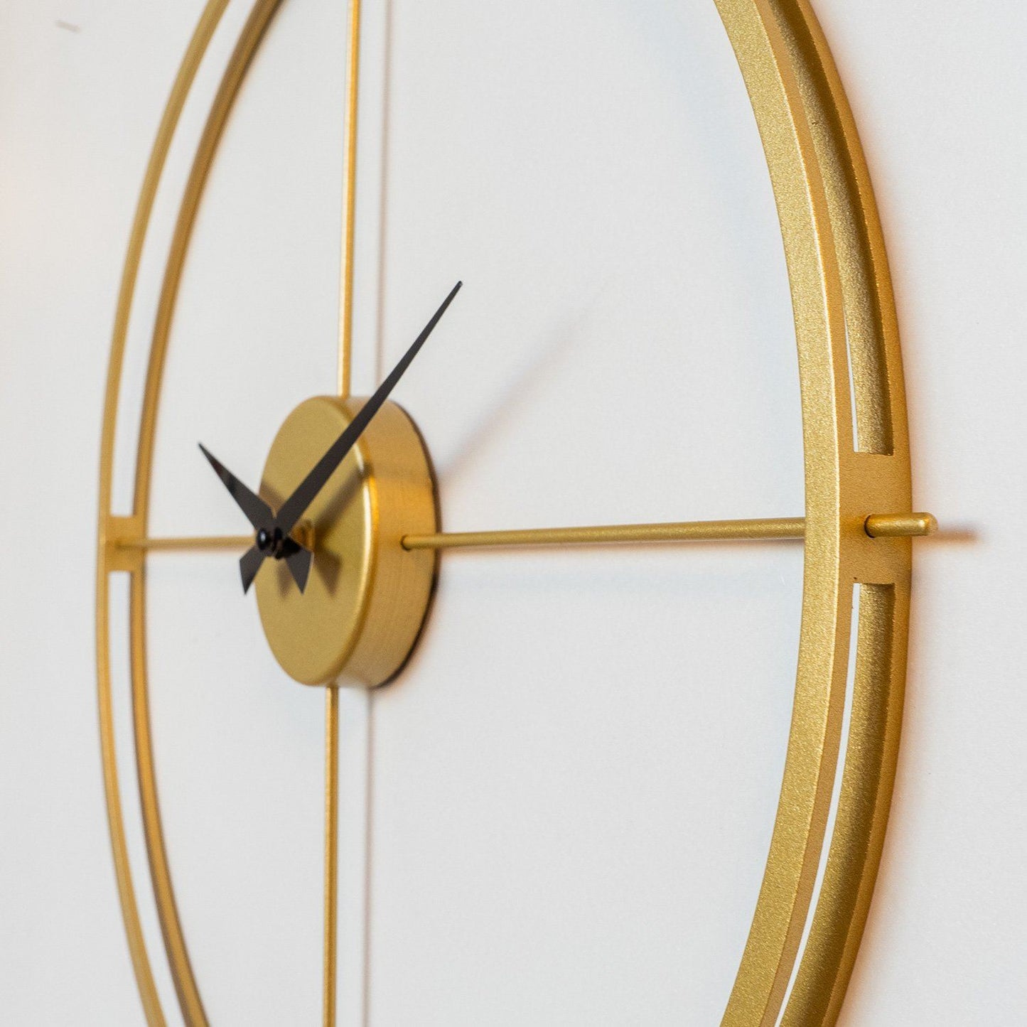 Ukrasni metalni zidni sat Arcadia Metal Wall Clock - APS075