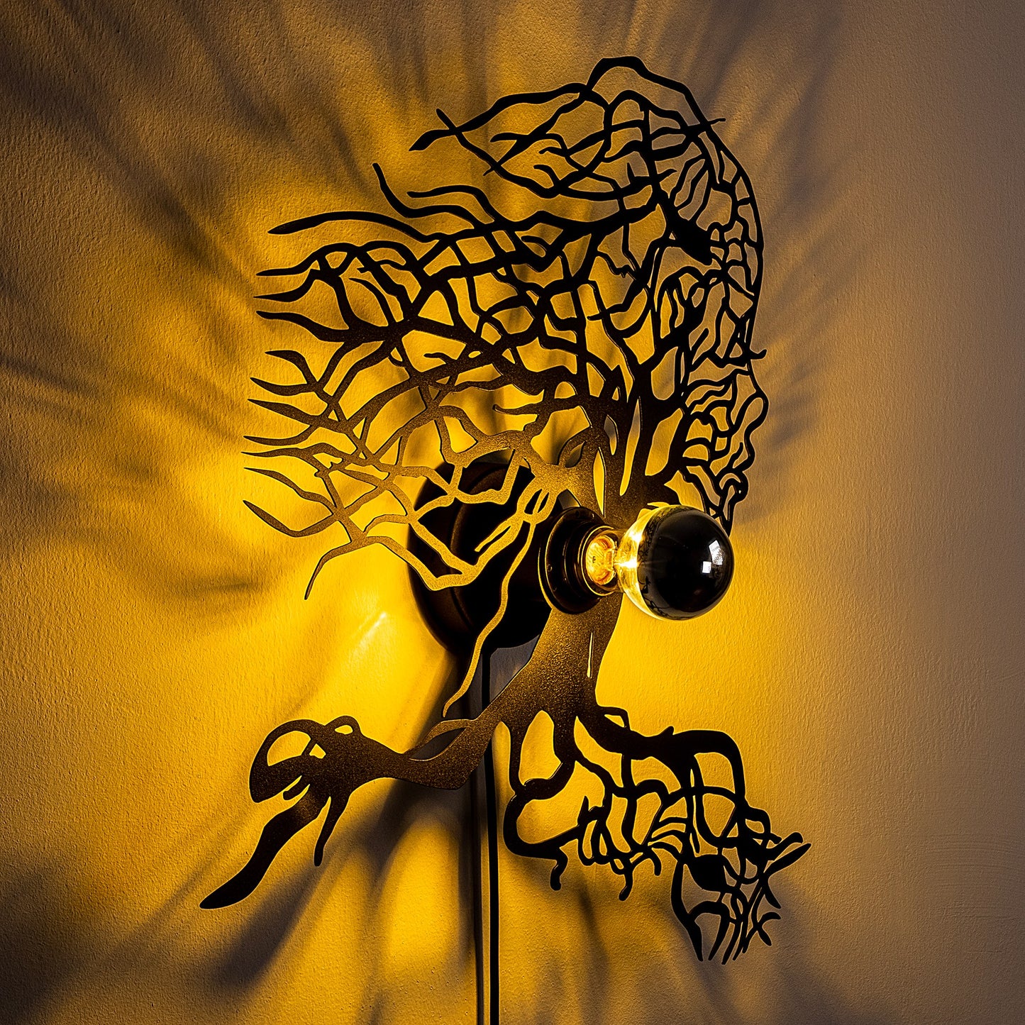 Zidna svjetiljka, Tree Woman