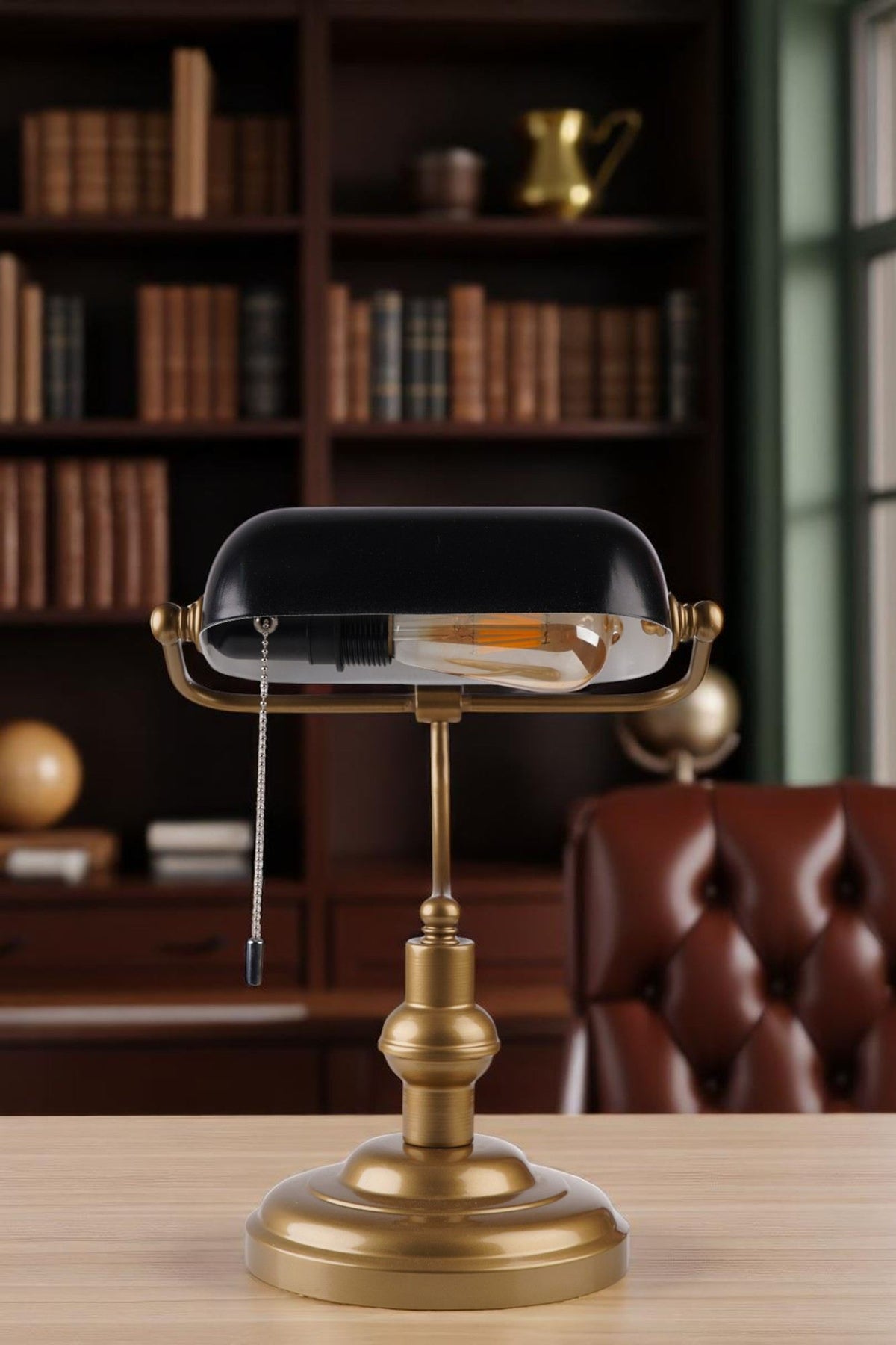Stolna Lampa 668, Crna, Zlatna