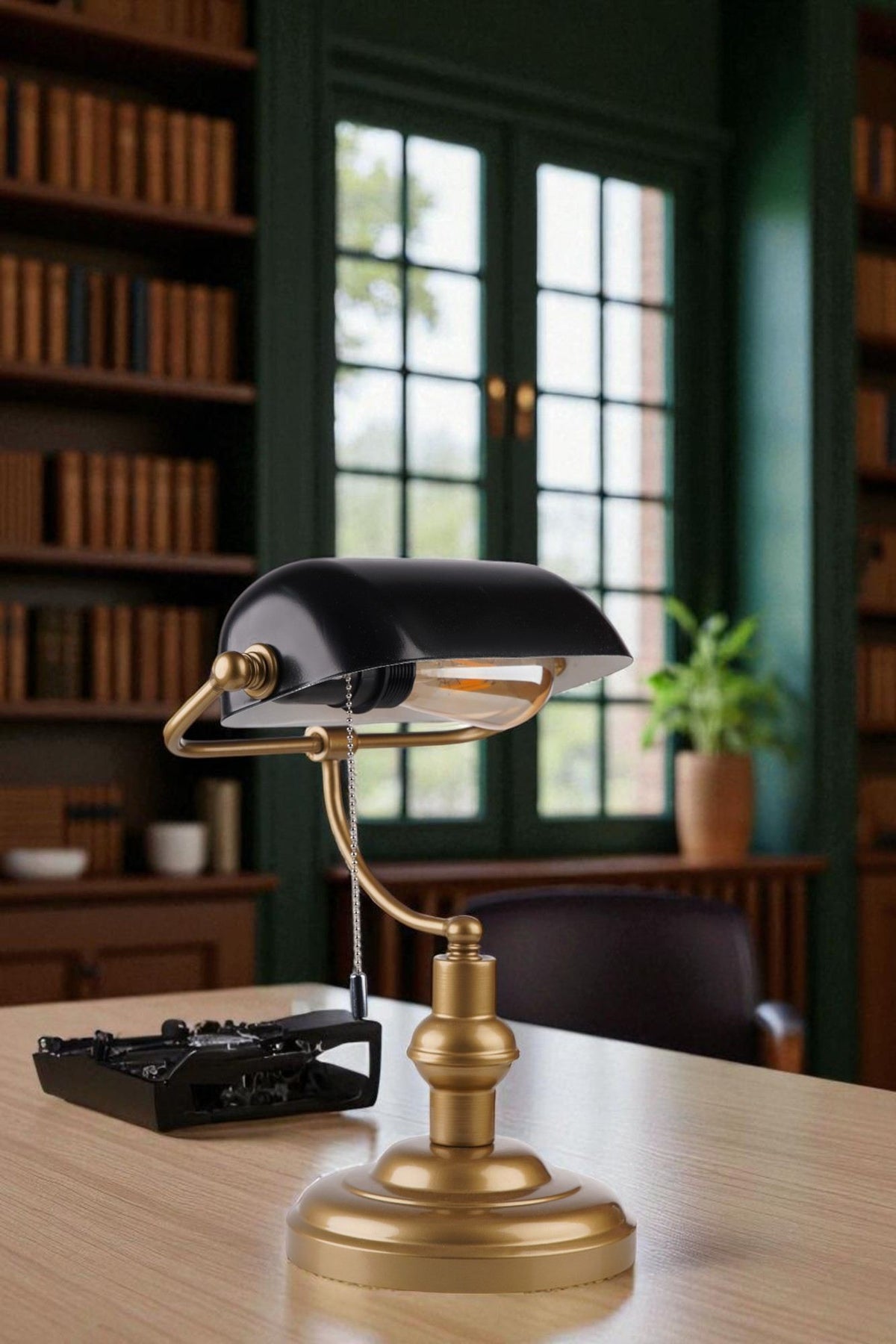 Stolna Lampa 668, Crna, Zlatna
