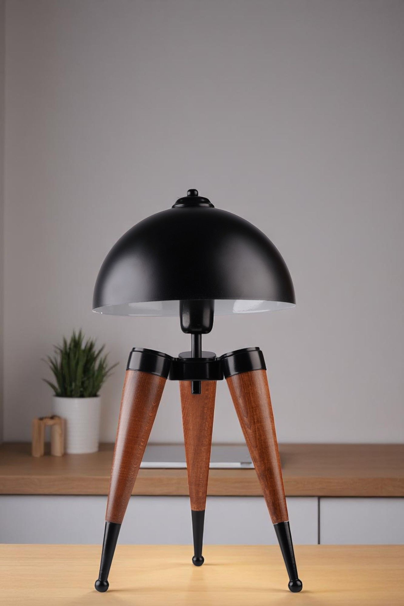 Stolna lampa 972, crna, orah