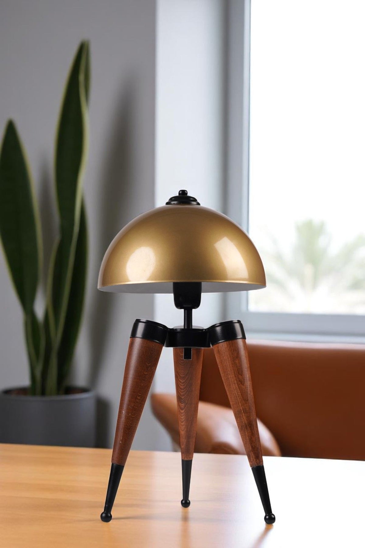 Stolna lampa 989, zlatna, orah