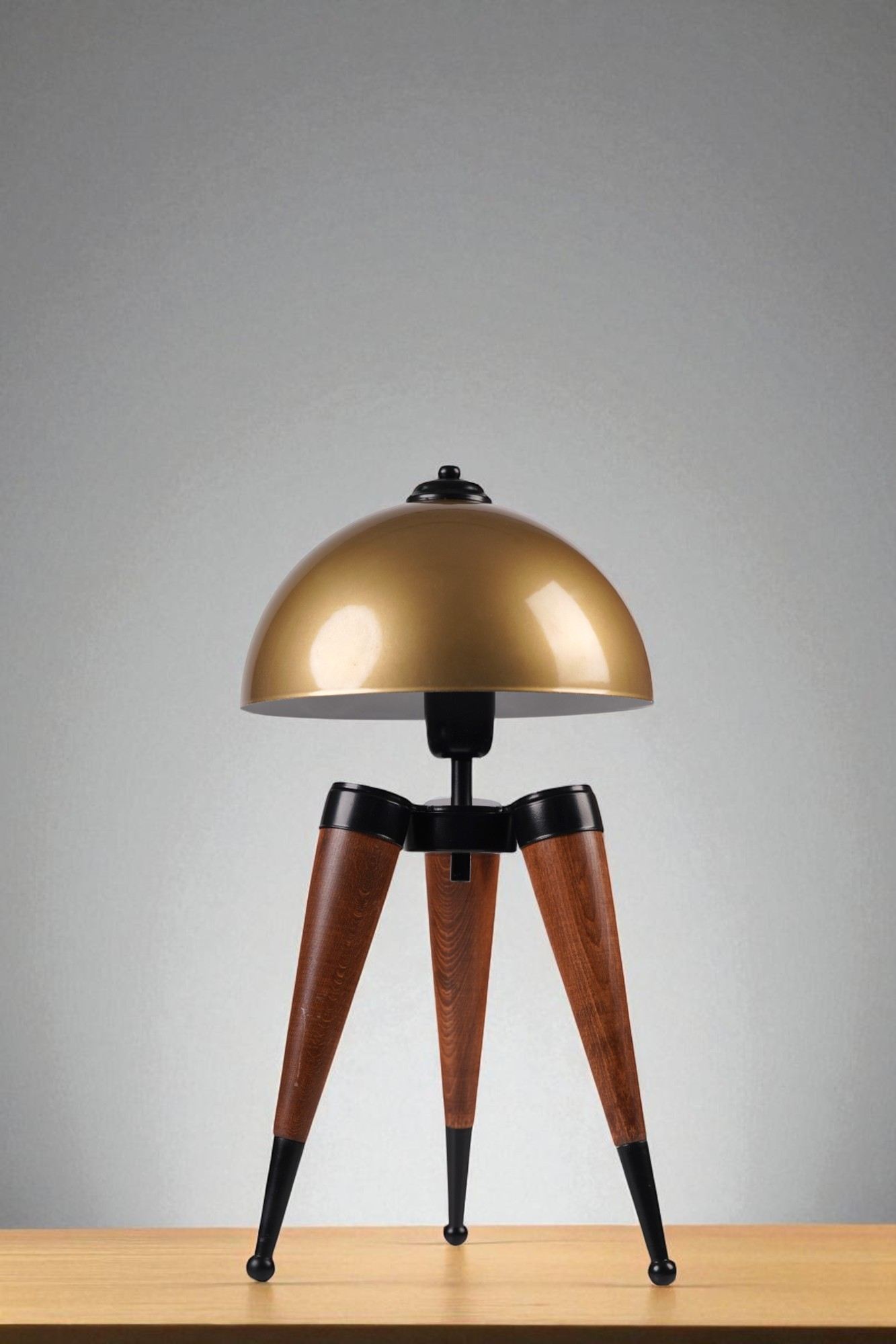 Stolna lampa 989, zlatna, orah