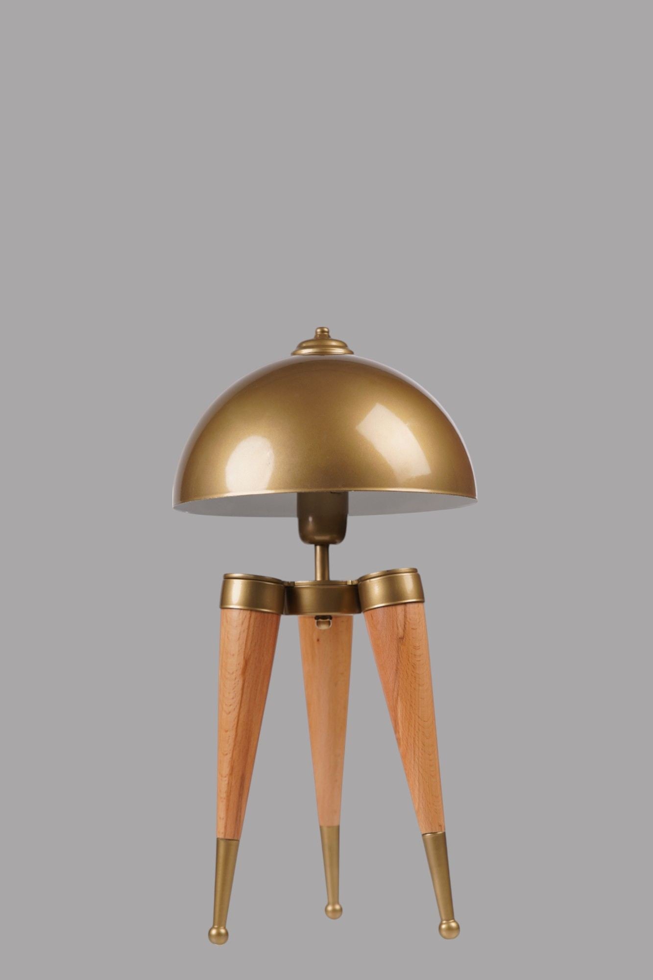 Stolna lampa 009, zlatna, hrast