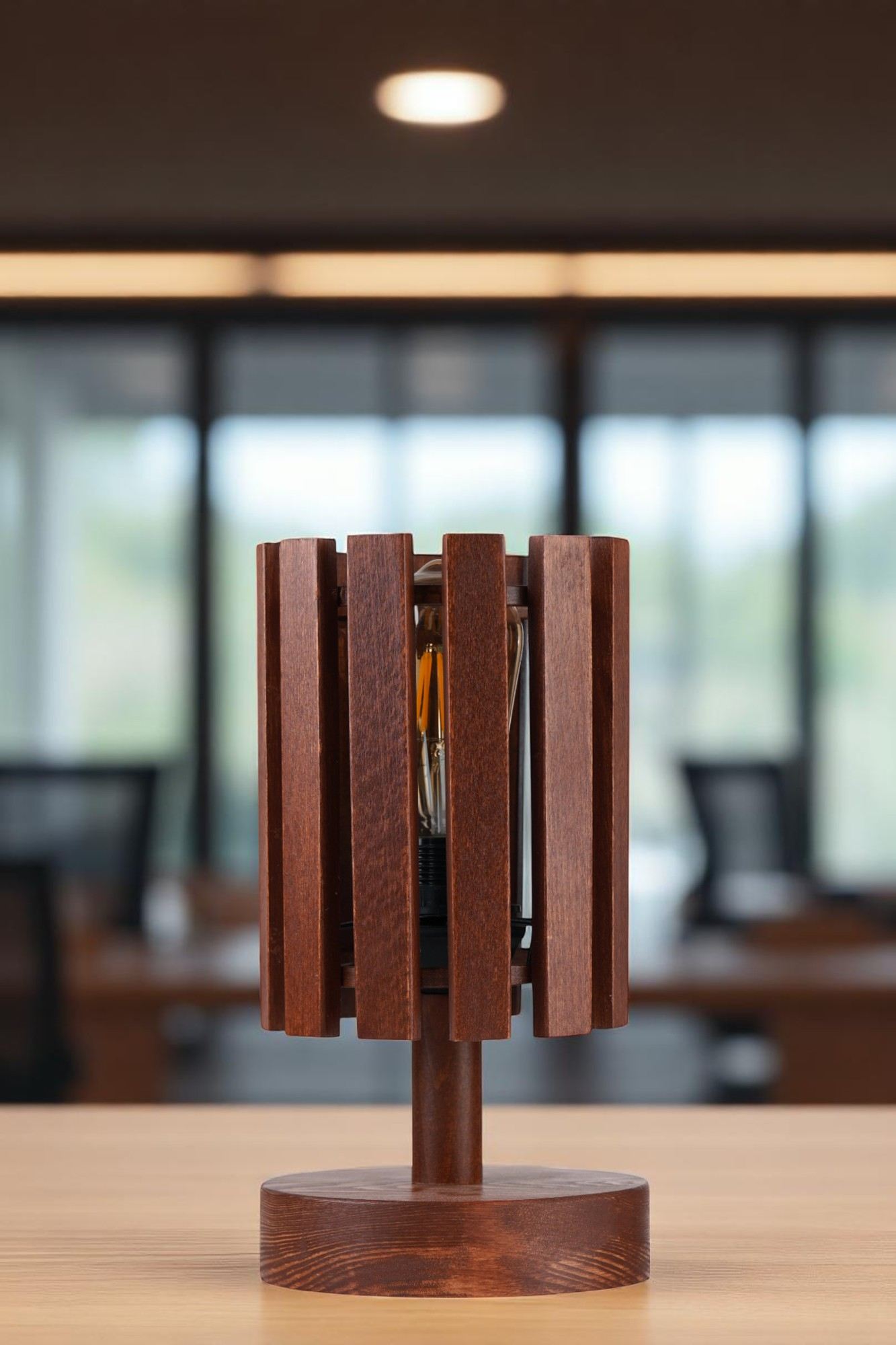 Stolna lampa 047, orah