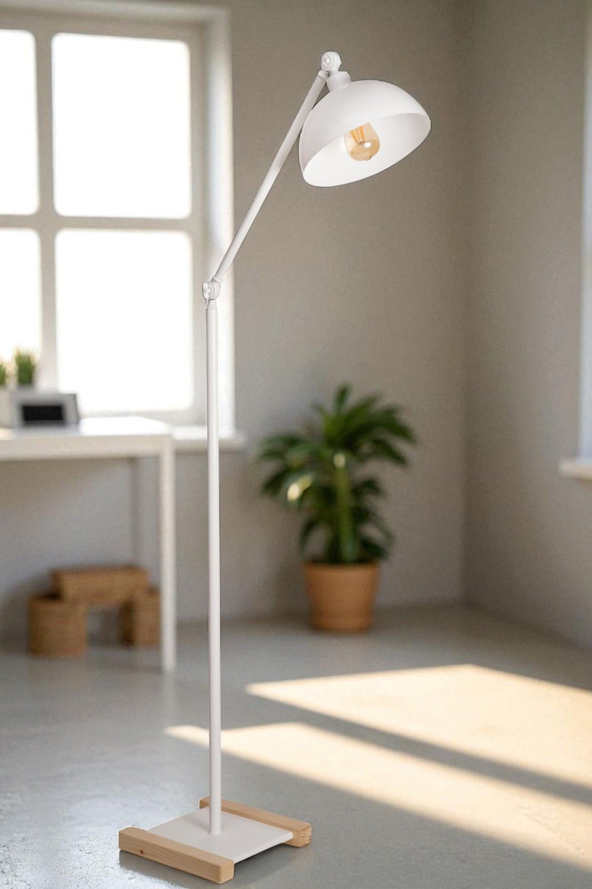 Podna lampa 572, bijela