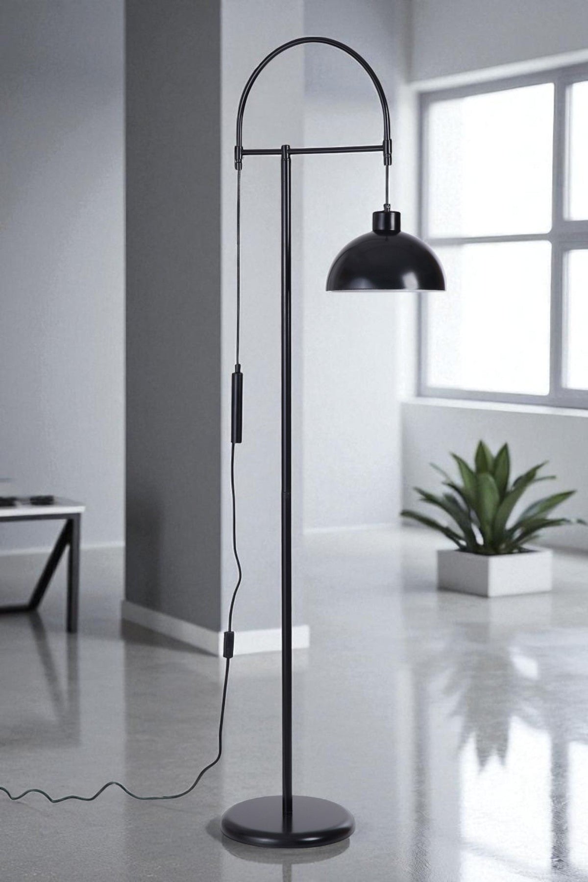 Podna lampa 838, crna