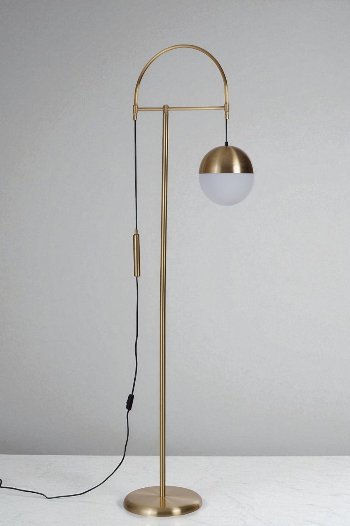Podna lampa 883, bijela, zlatna
