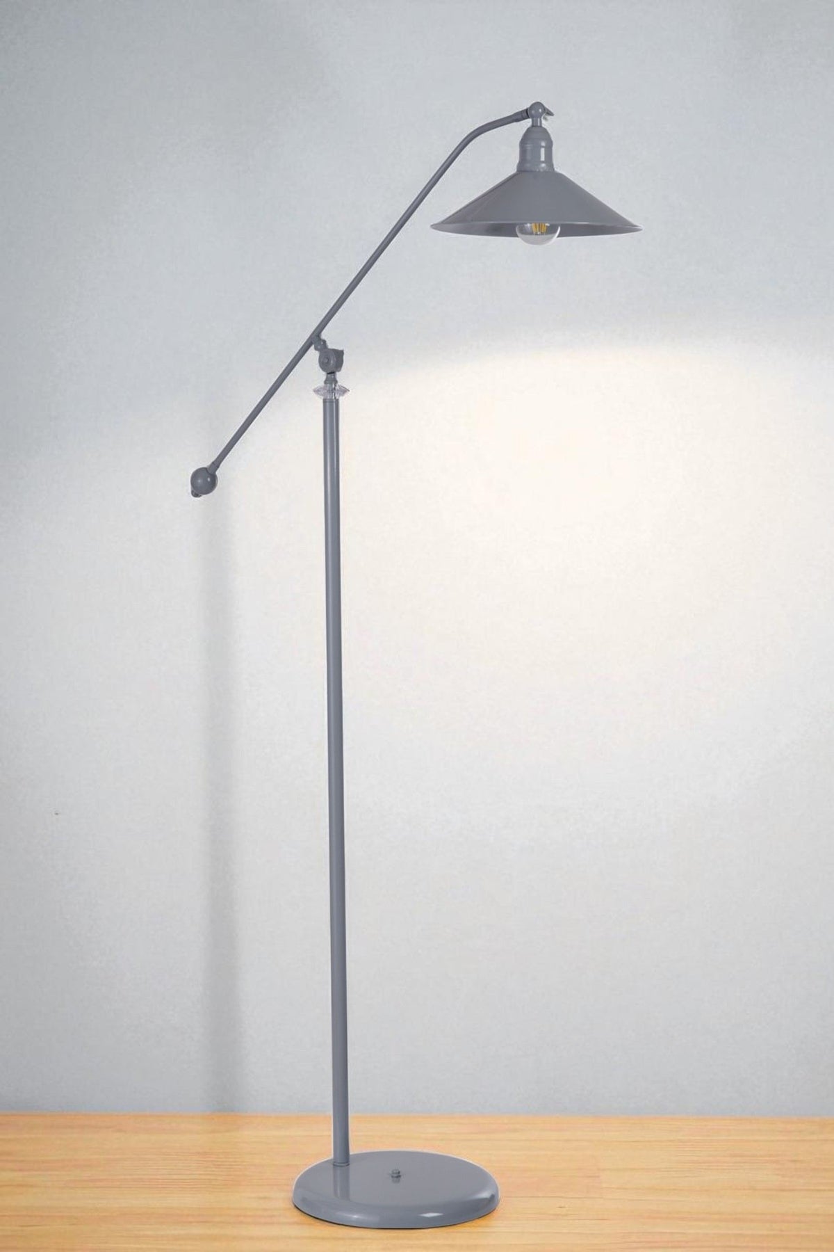 Podna lampa 913, siva
