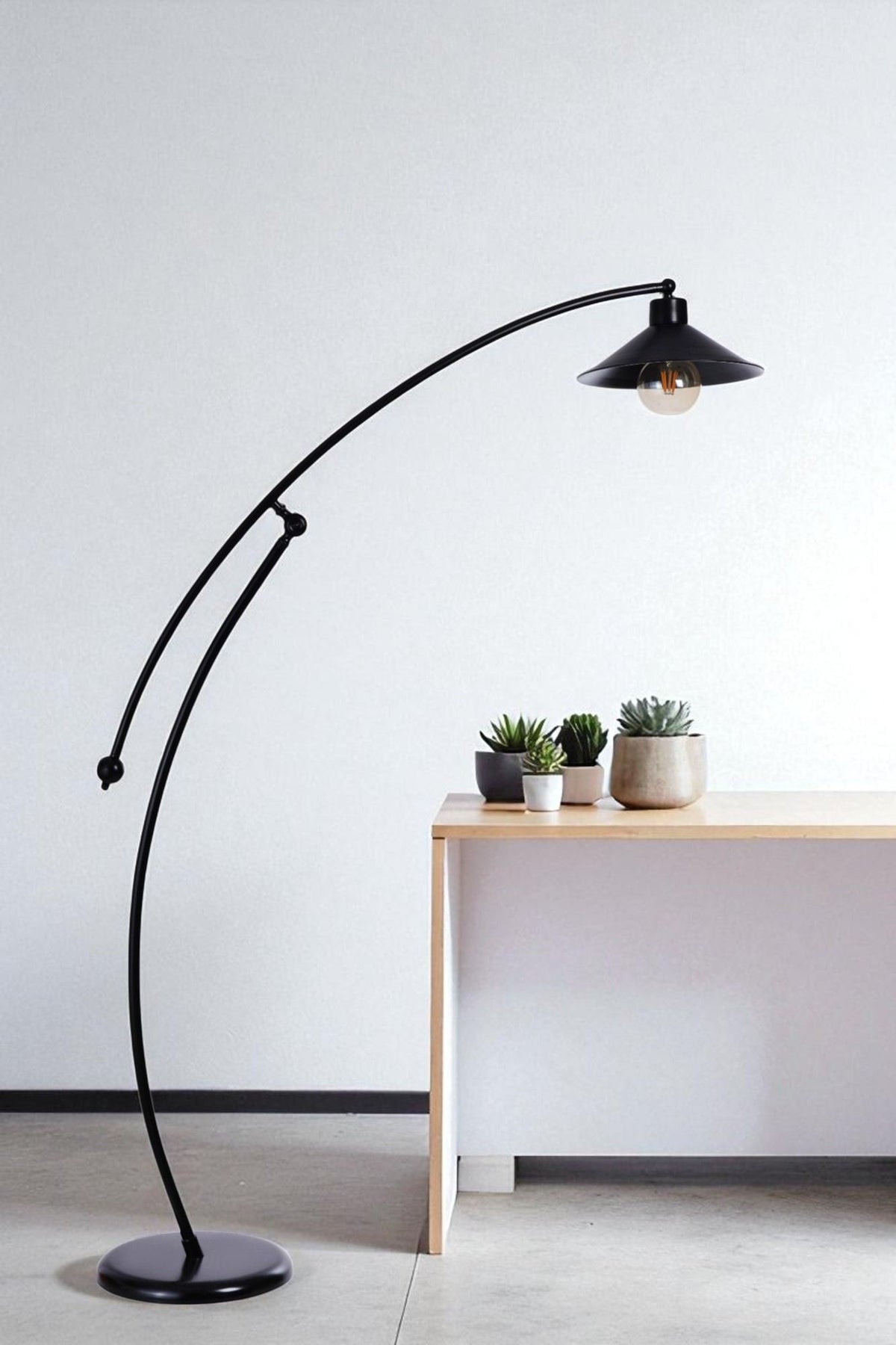 Podna lampa 552, crna
