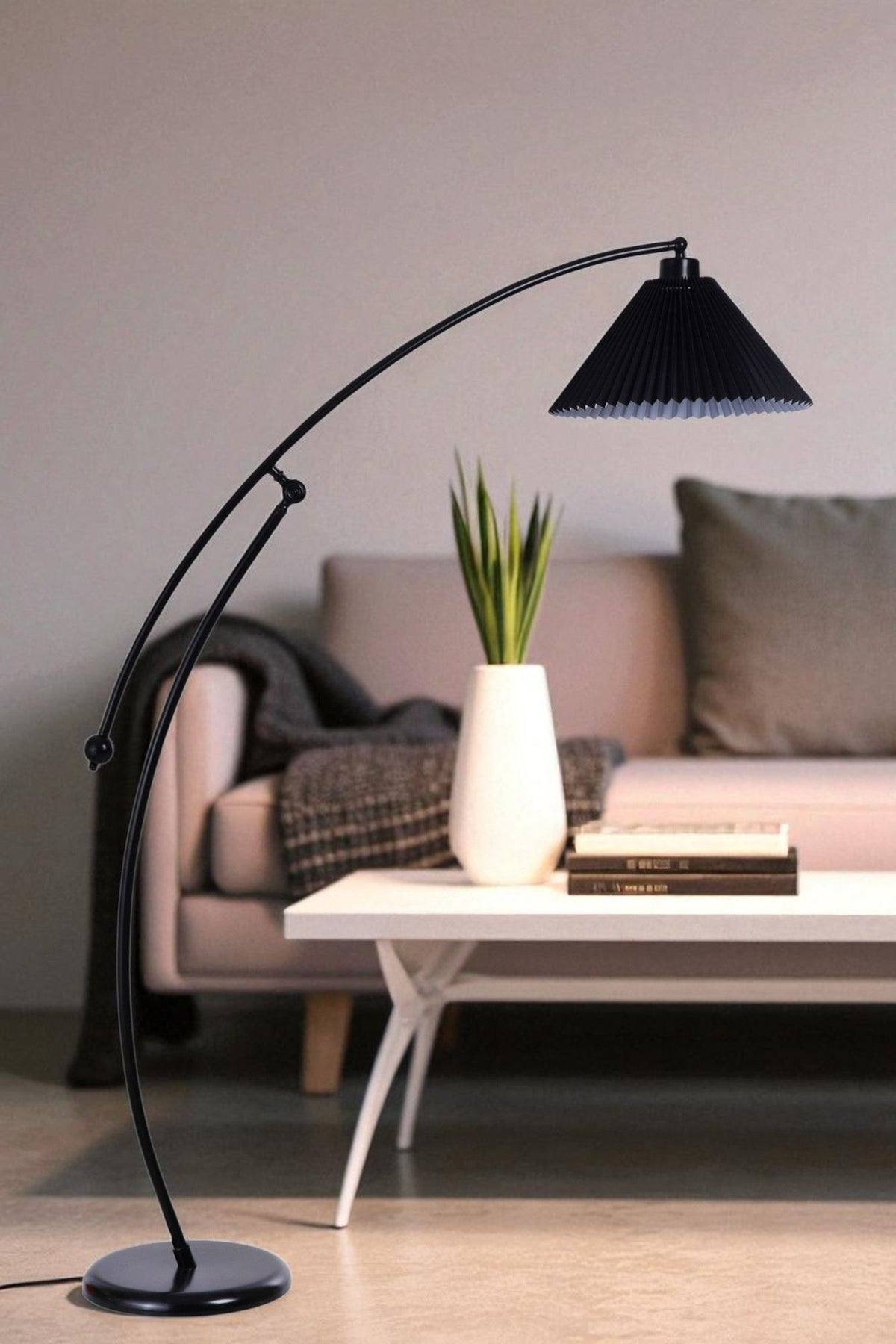 Podna lampa 590, crna