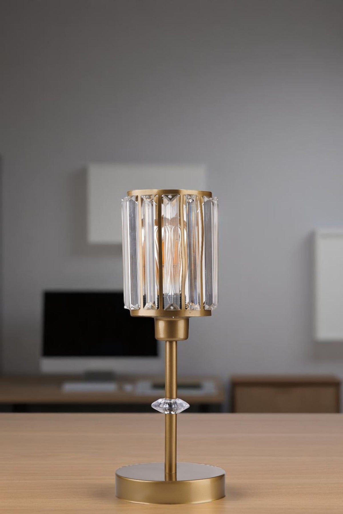 Stolna lampa 601, zlatna