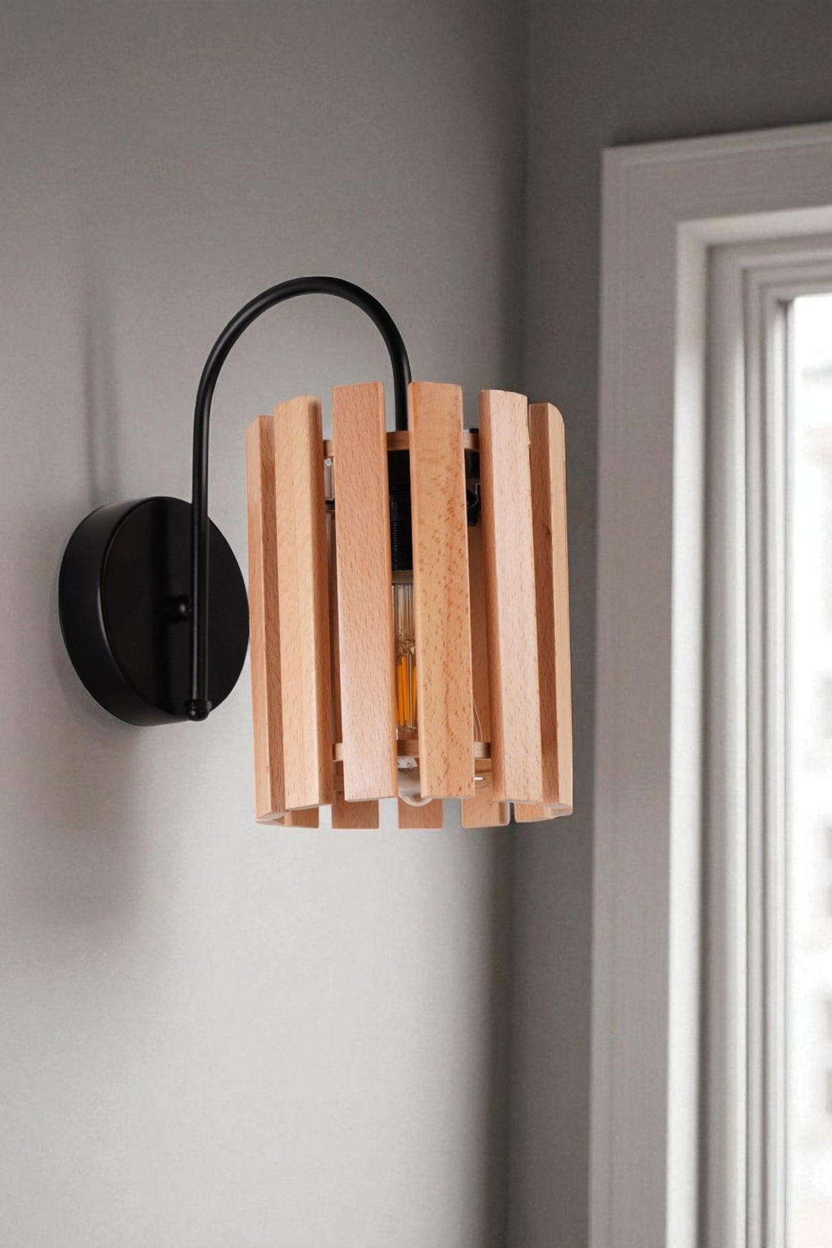 Zidna lampa 946, hrast, crna