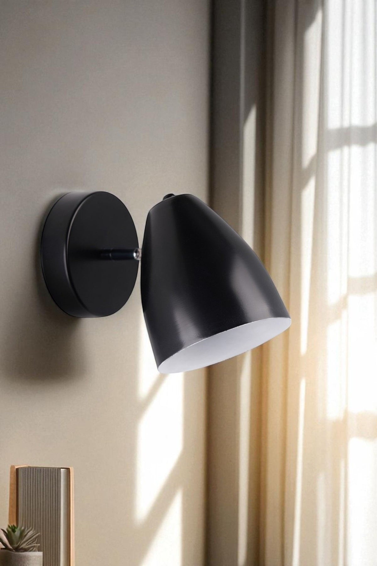 Zidna lampa 991, crna