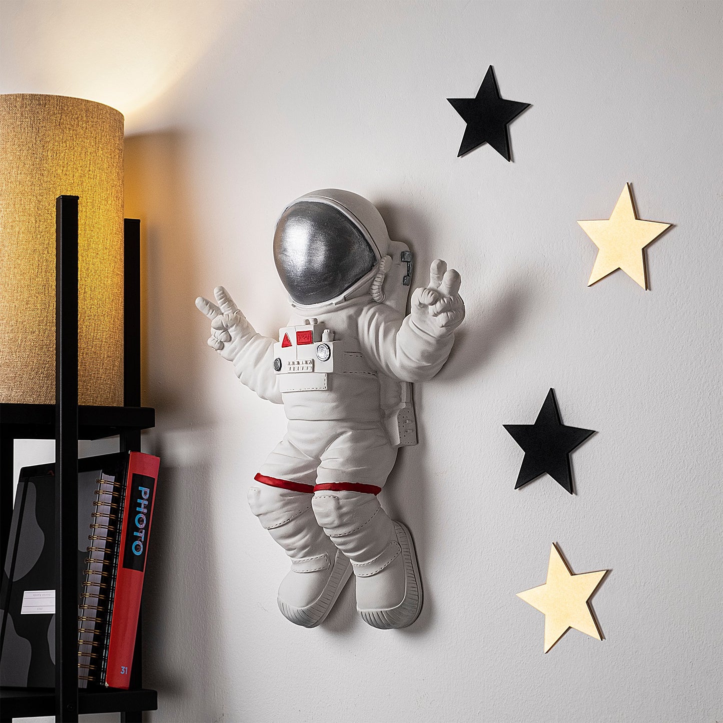 Dekorativni zidni pribor Peace Sign Astronaut - 2