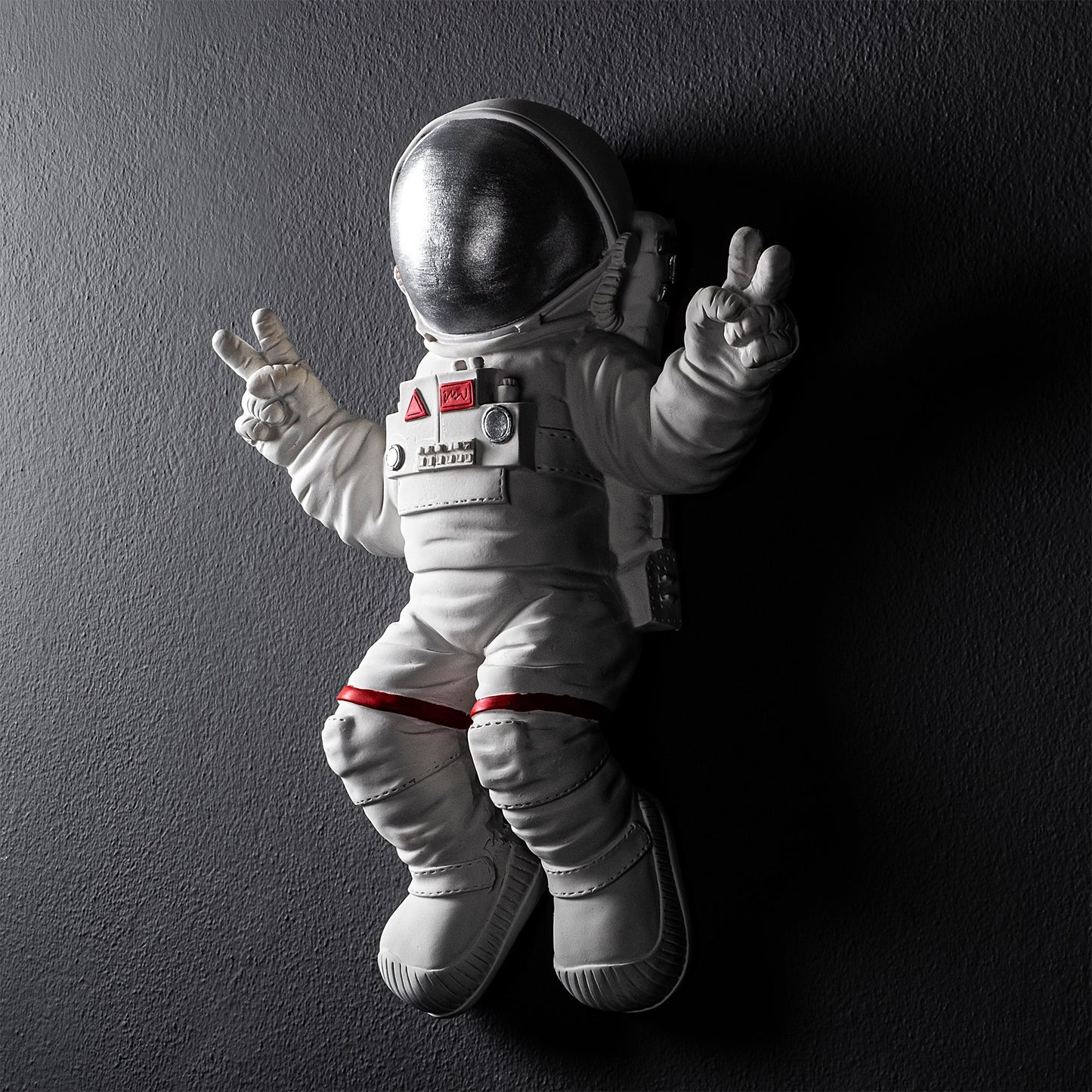 Dekorativni zidni pribor Peace Sign Astronaut - 2