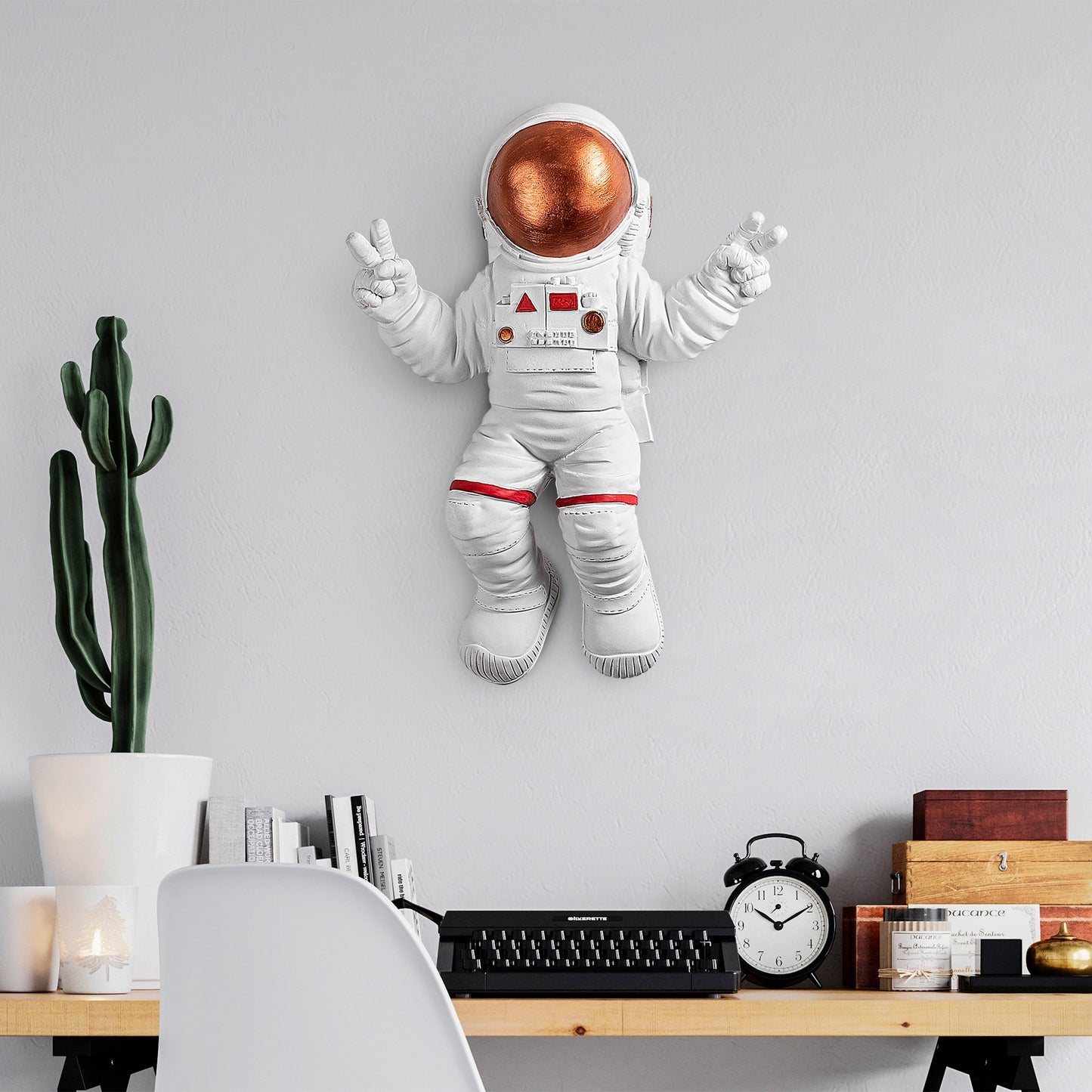 Dekorativni zidni pribor Peace Sign Astronaut - 3