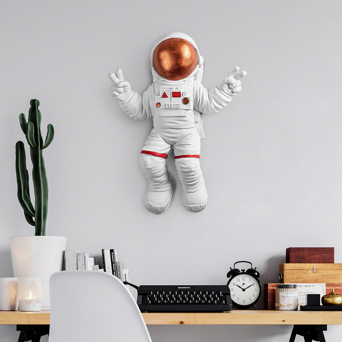 Dekorativni zidni pribor Peace Sign Astronaut - 3