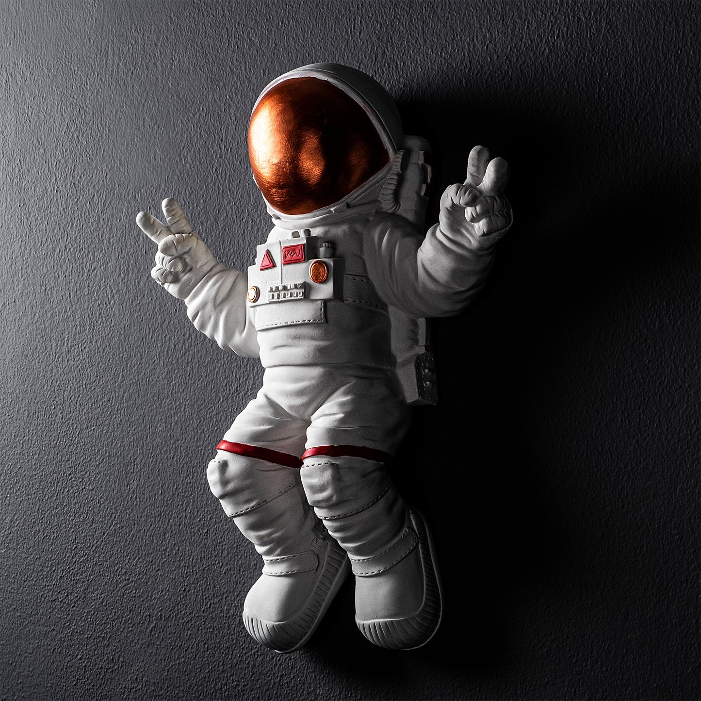 Dekorativni zidni pribor Peace Sign Astronaut - 3
