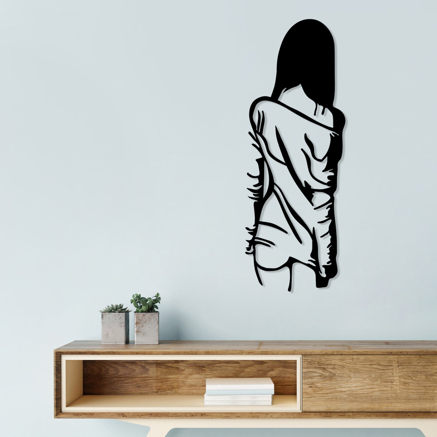 Metalna zidna dekoracija, Woman With Loose Dress