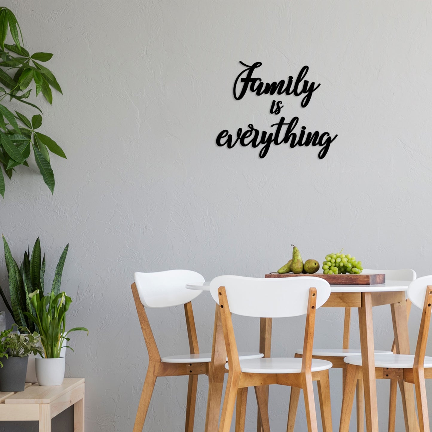 Zidna dekoracija drvena, Family Is Everything