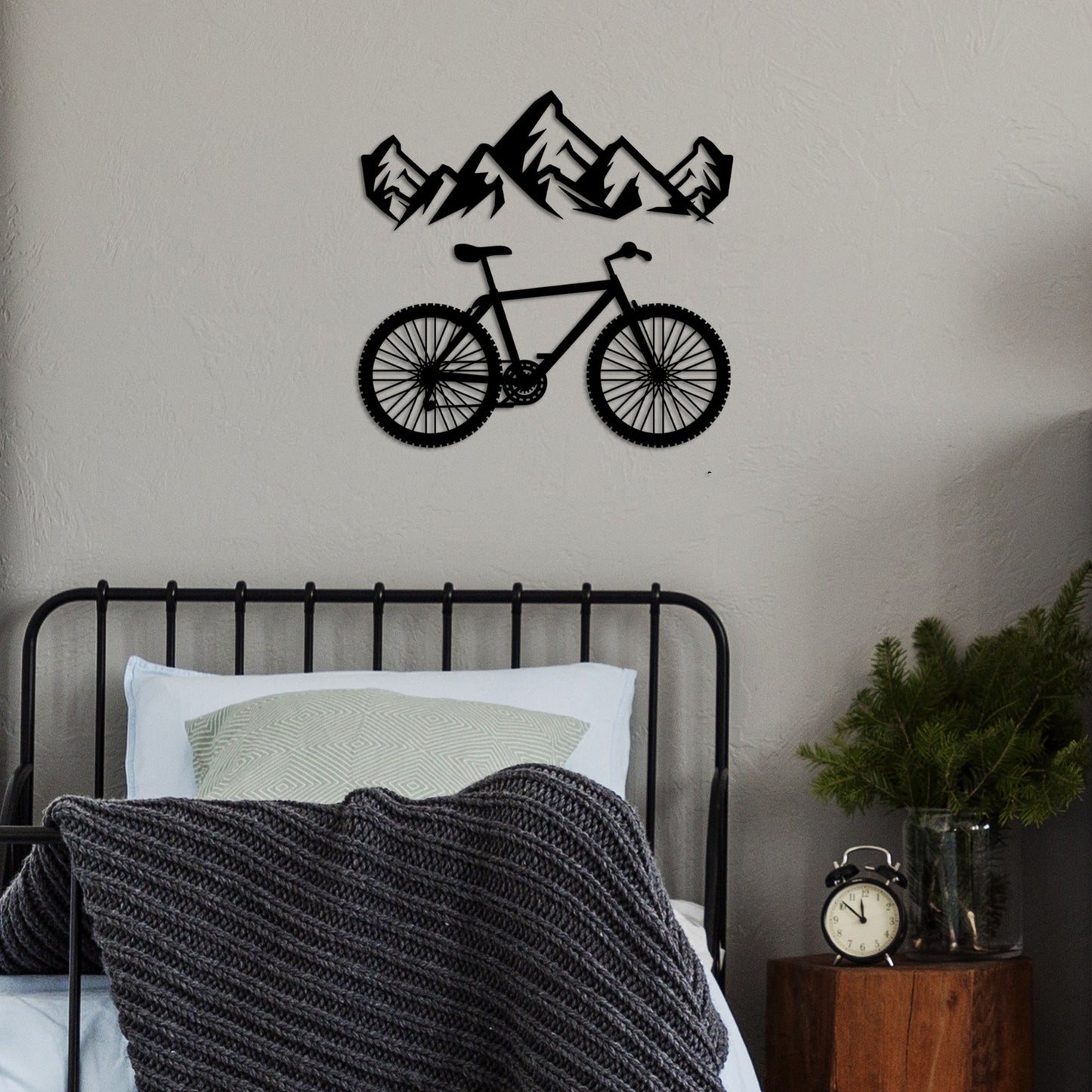 Metalna zidna dekoracija, Mountain And Bicycle - M