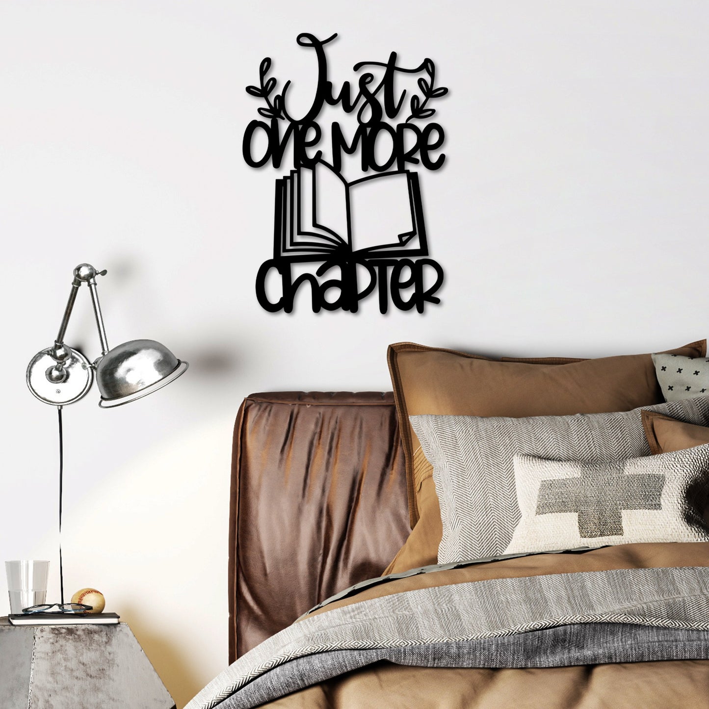 Metalna zidna dekoracija Just One More Chapter