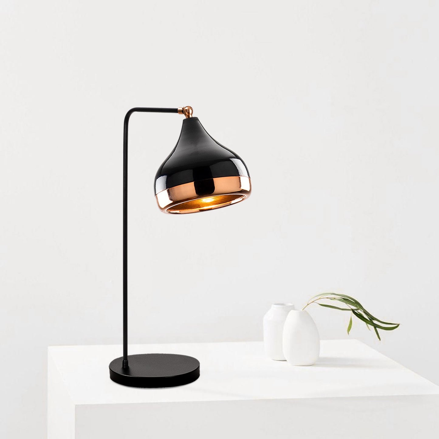 Stolna lampa YILL crno- bakrena, metal, 17 x 26 cm, visina 52 cm, promjer sjenila 17 cm, visina 16 cm, duljina kabla 200 cm, E27 40 W, Yıldo - 6896