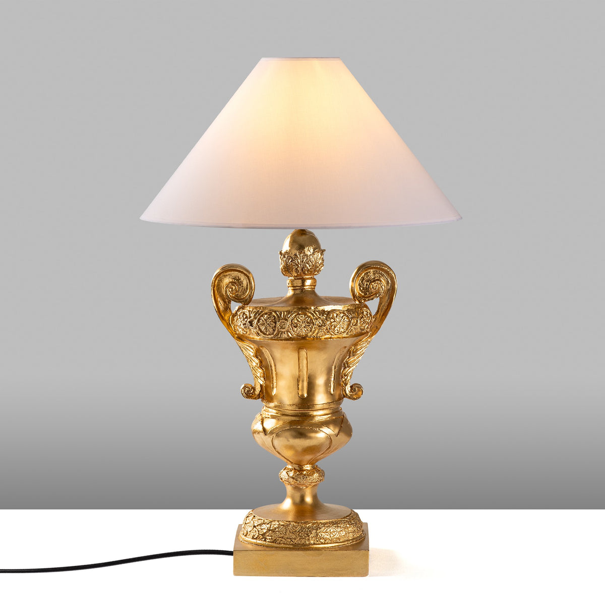 Stolna lampa 818, zlatna