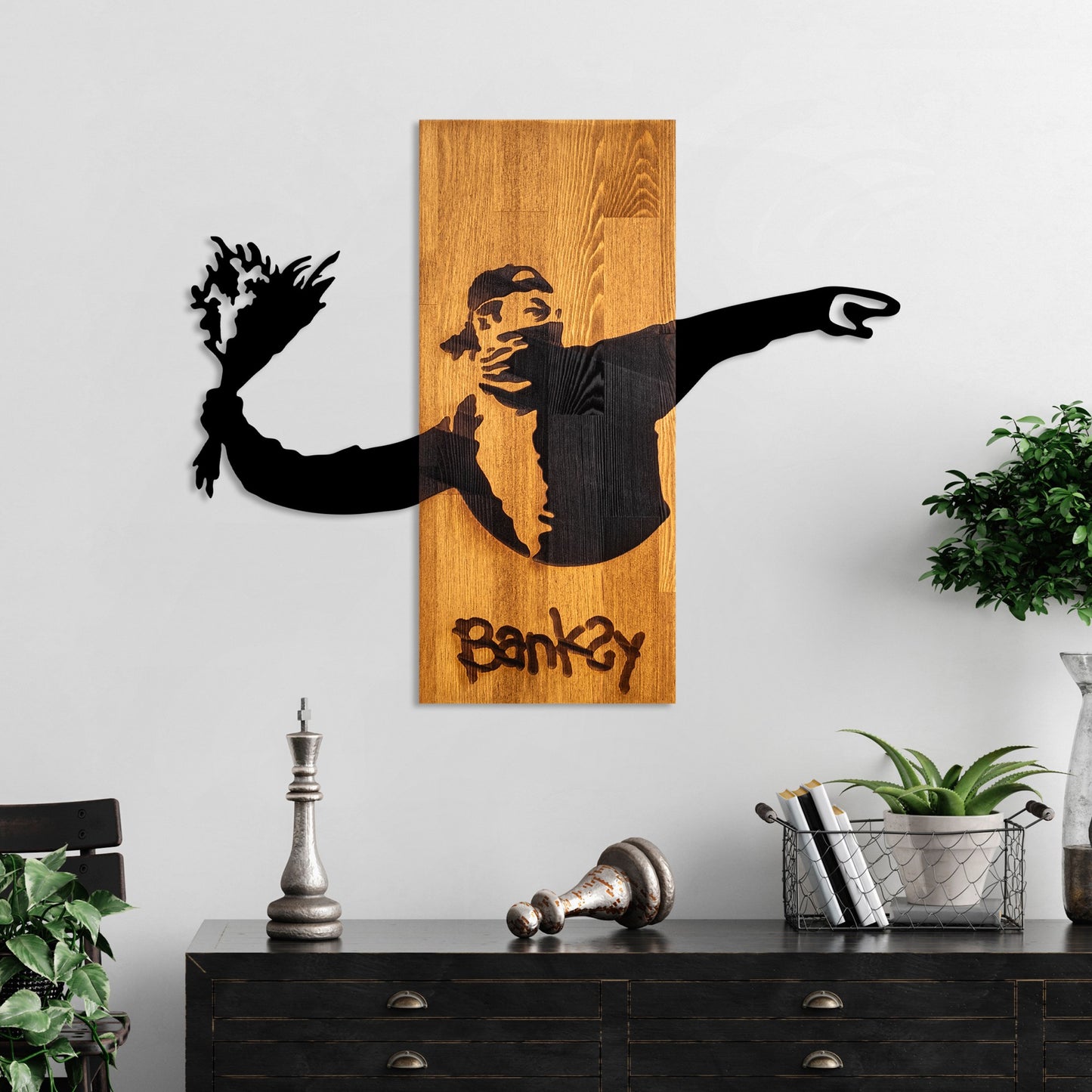 Drvena zidna dekoracija Banksy - Flower Thrower