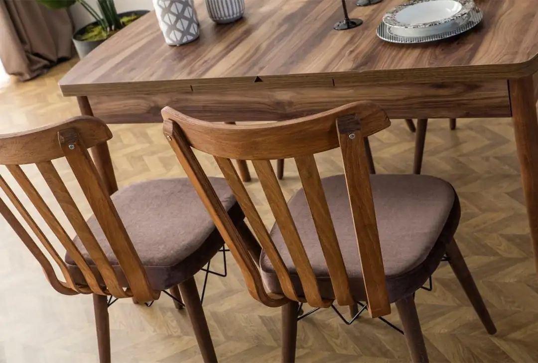 Set sa blagavaonskim proširivim stolom i stolicama (5 komada)