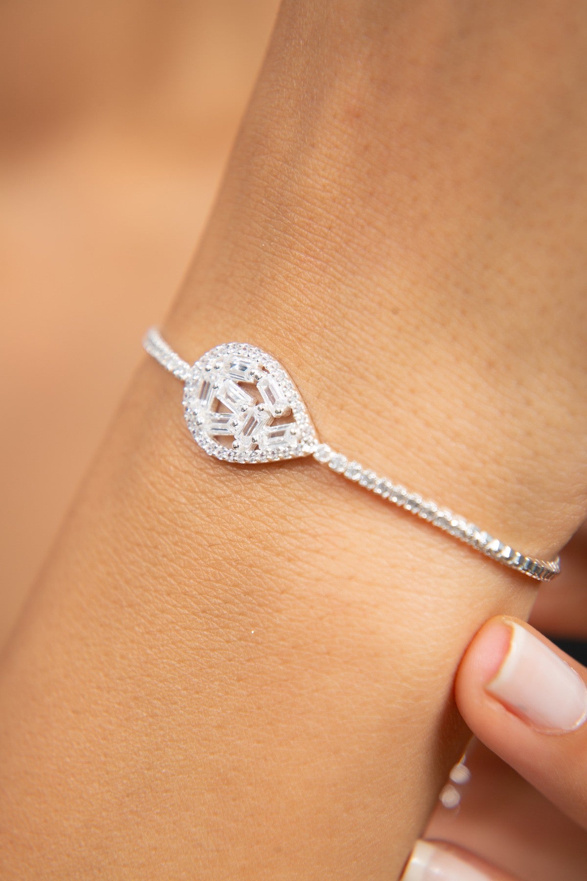 5563100401b02e8e3f7c49e0c237d766