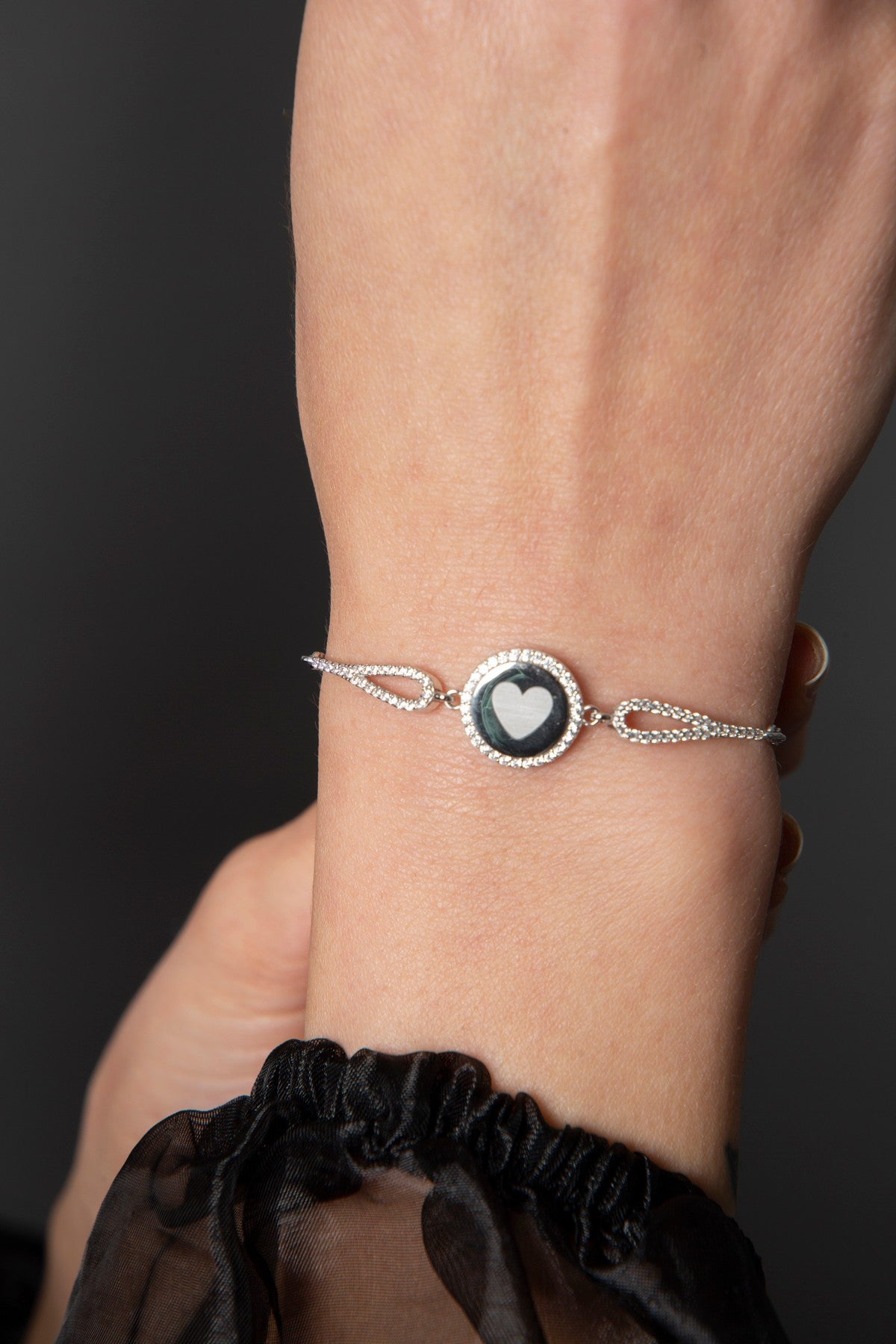 5caec8779944f81e82e4b1352725cb8b