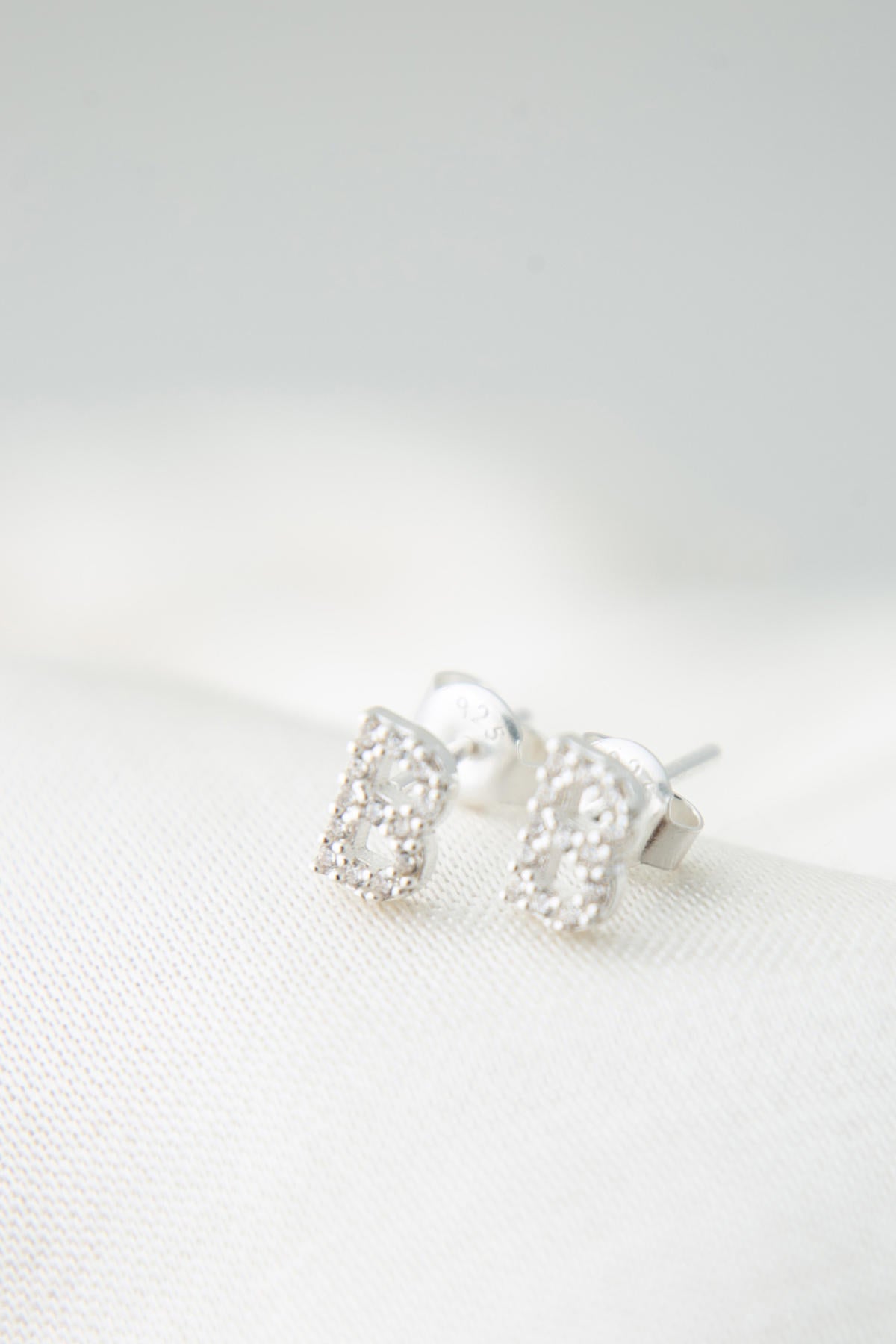 26f81ba35647be85dea1fdf1fdda9ff7