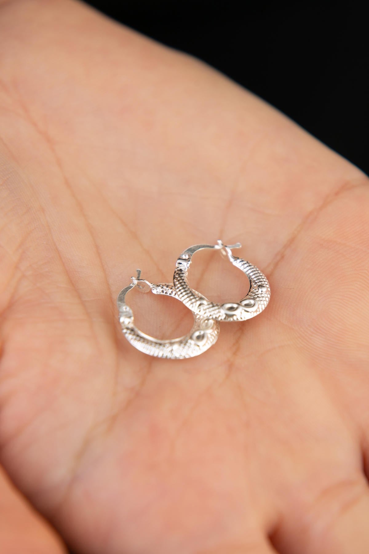 564d25437ec97792dde576abb7a0b046