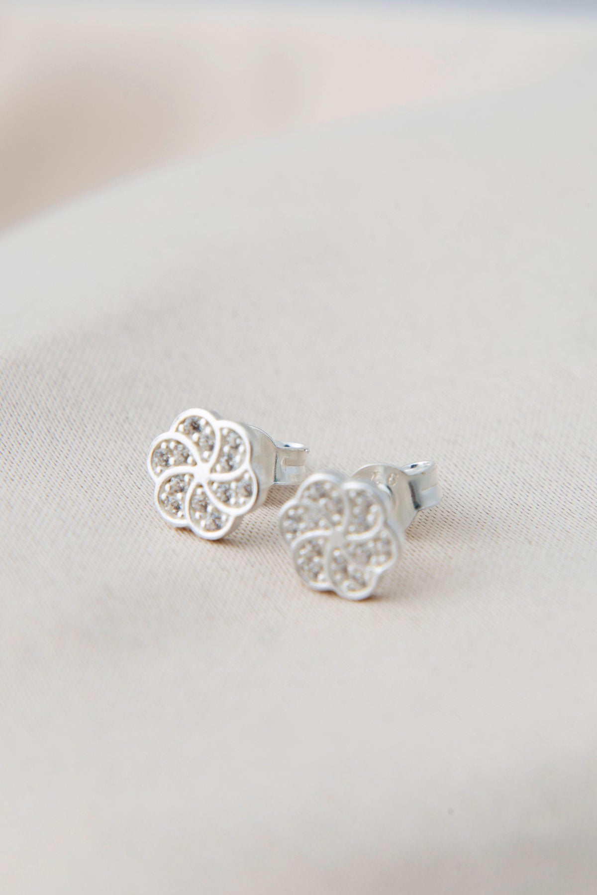 5dd85e19df012ed627435543725f9899