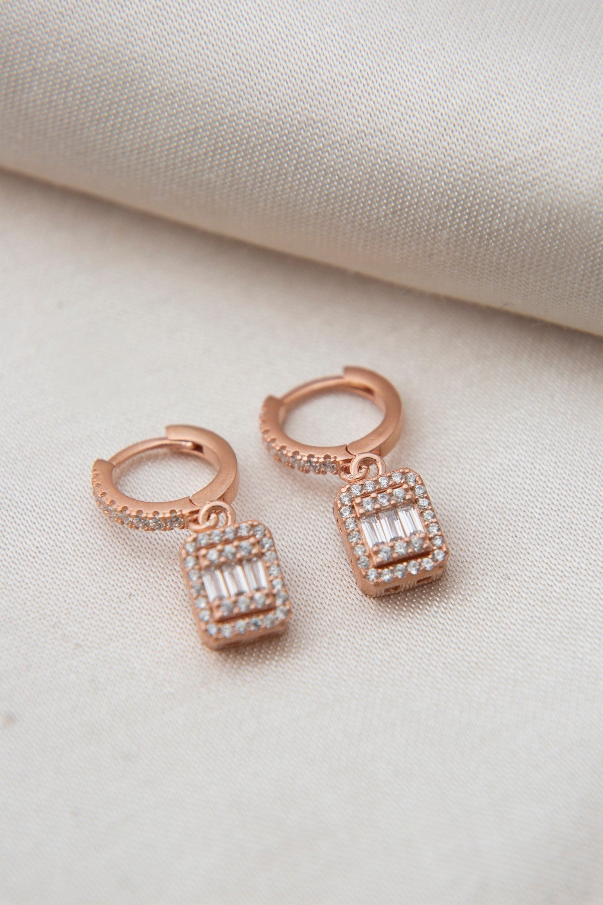 a39b38ab8cbe9838700a28d813026e27