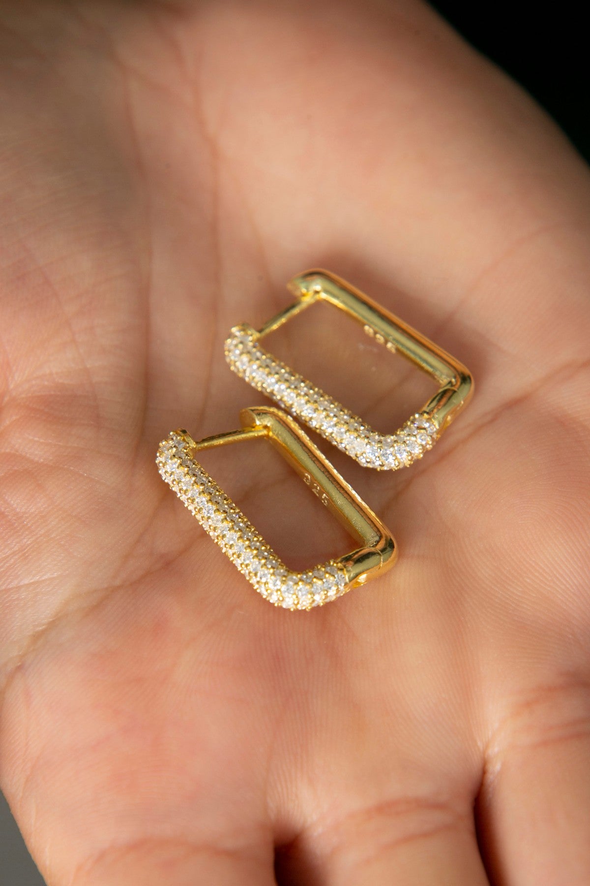 3701cecf7bb31d2251b08a4b1f28816c