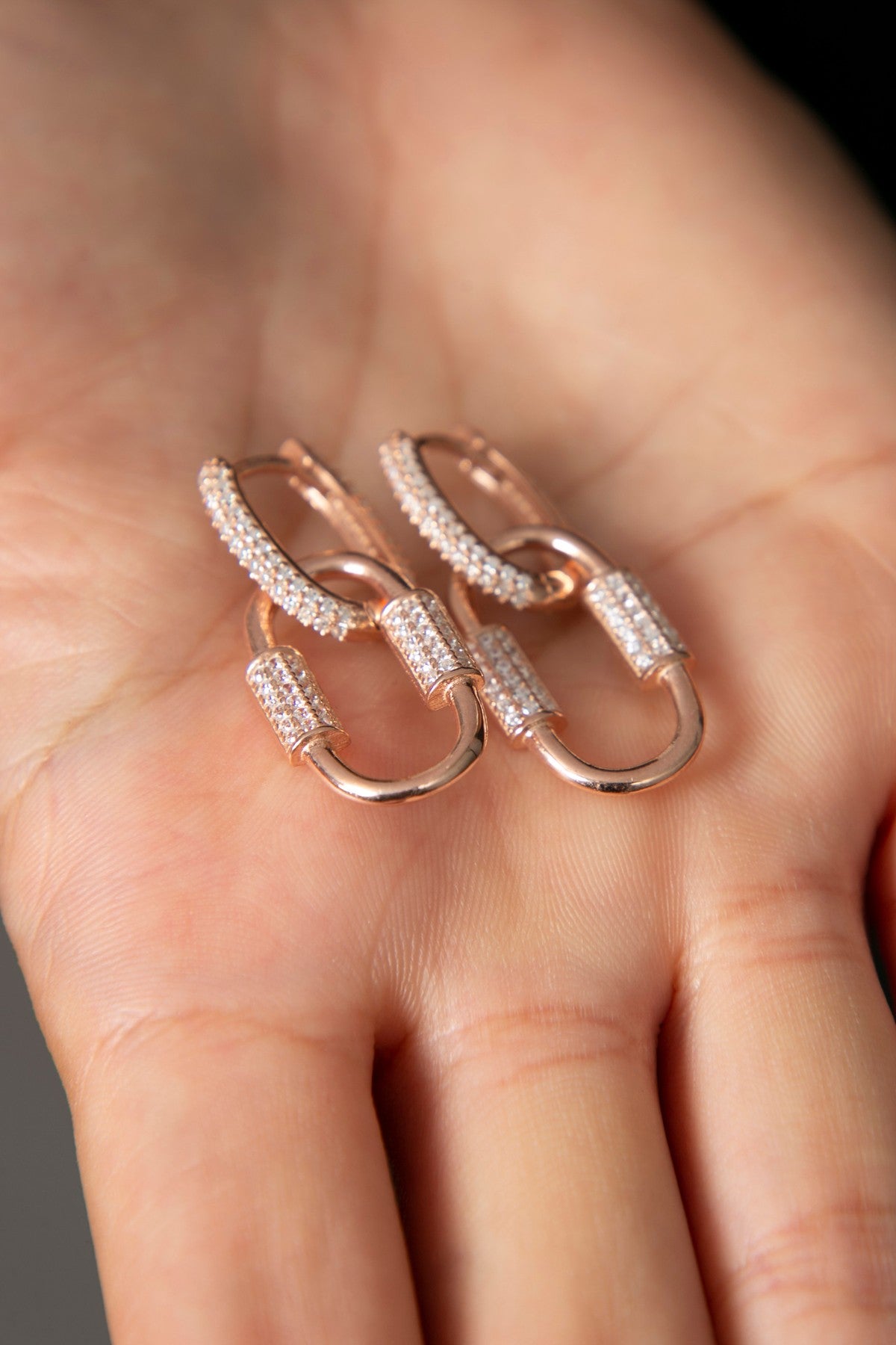 f69ee6b63474739b3a588eb8984a1219