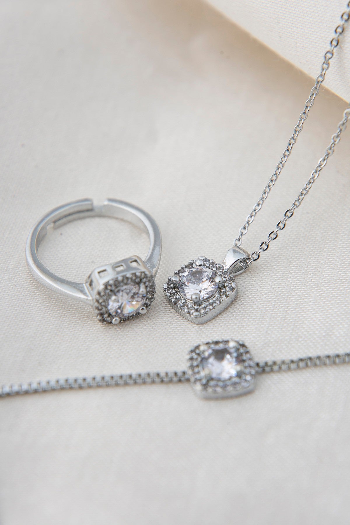 ef1dc836137467fbef3648fb9e29e726